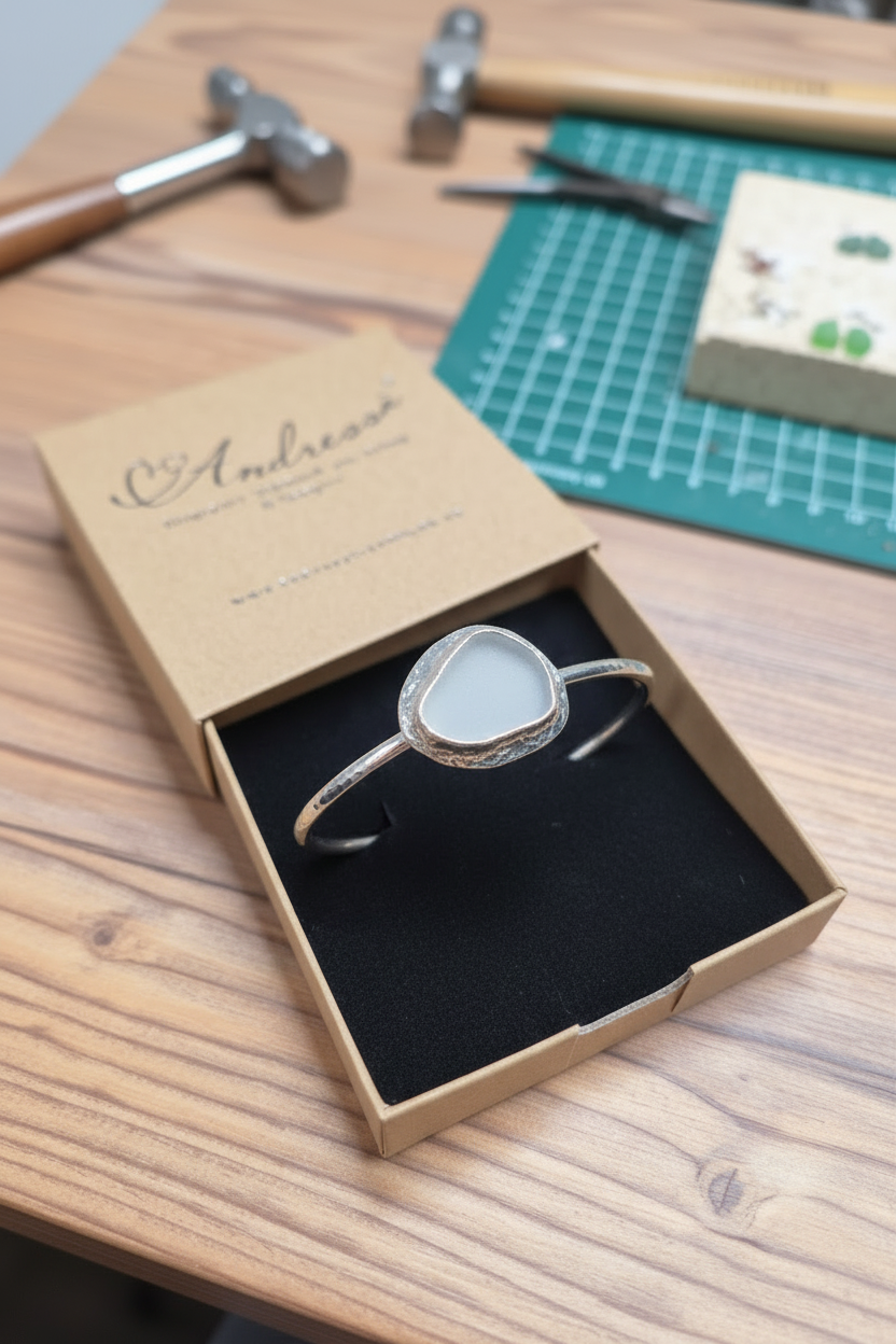 Limitierter Seeglas Armreif aus recyceltem Silber