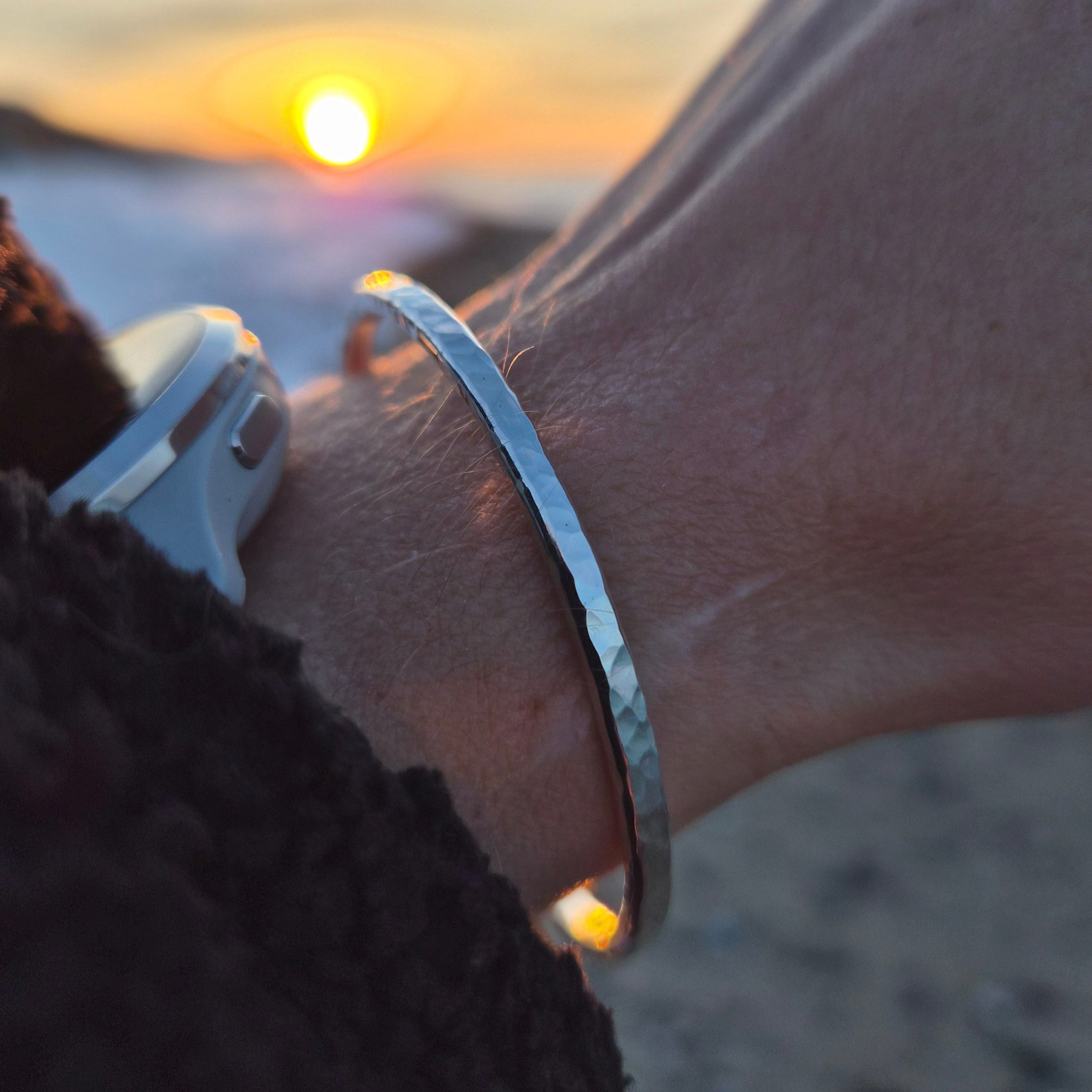 Limitierter Armreif aus recyceltem Silber - Sichere dir jetzt einen der ersten 4 Stück! ✨