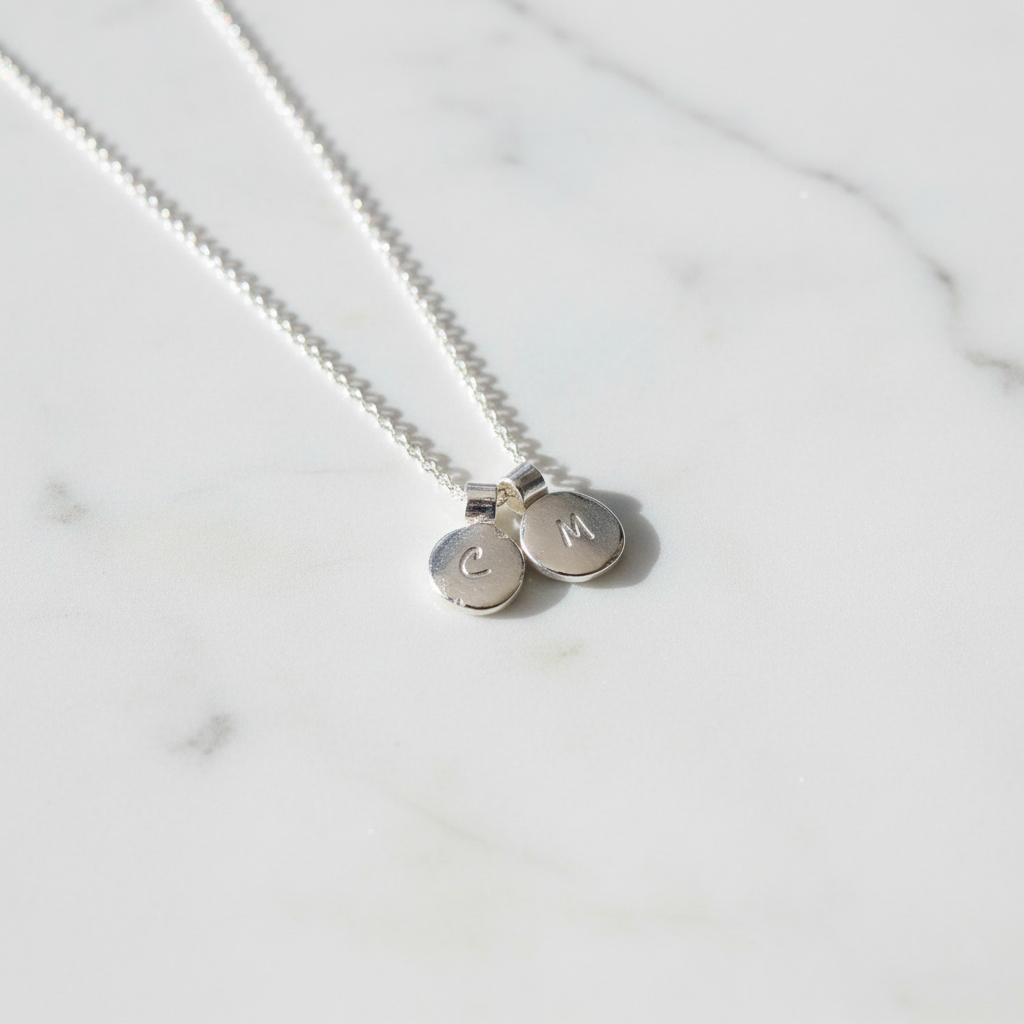 Babyfüße Kette mit Sternzeichen | Handgeschmiedet 925 Silber | Geschenk zur Geburt personalisiert
