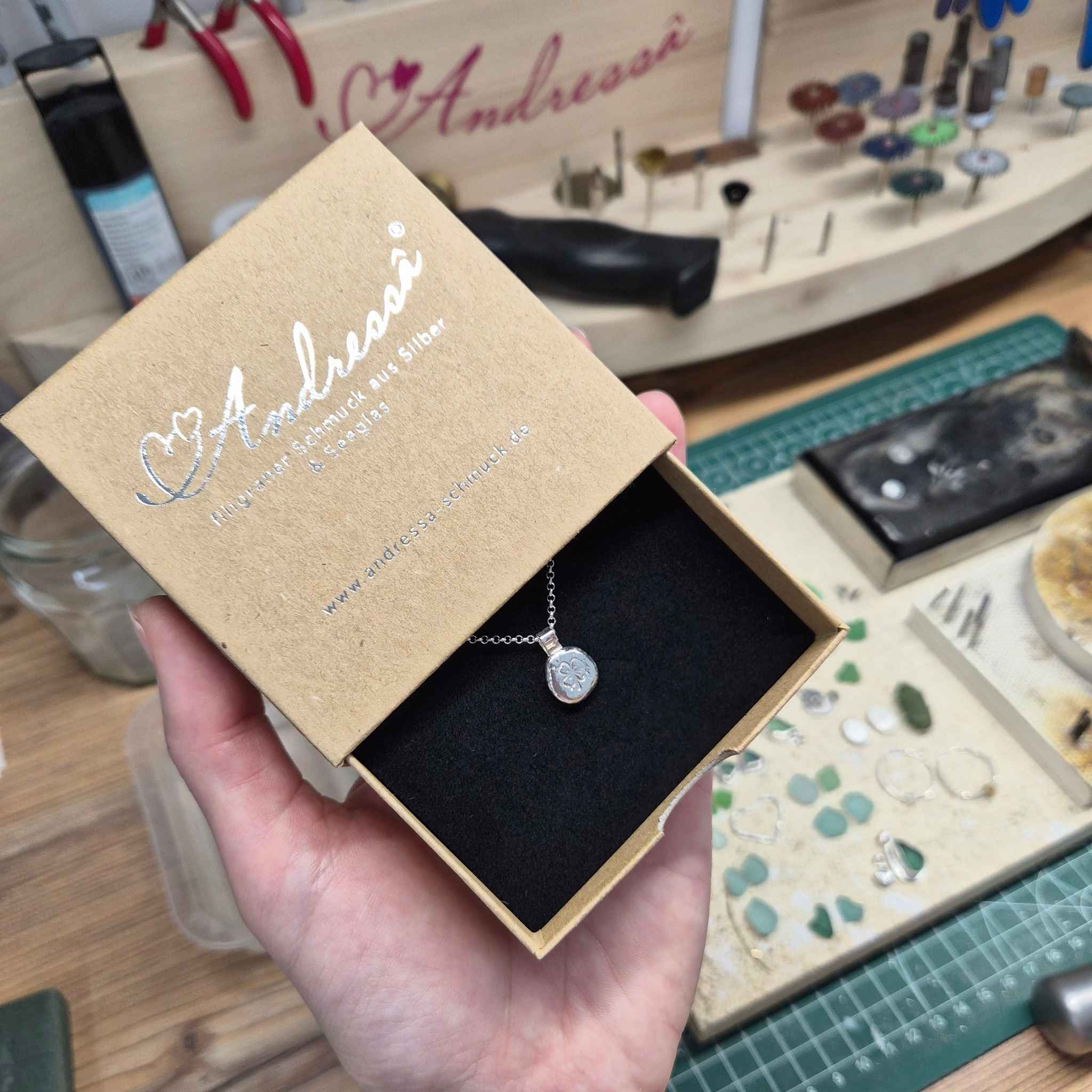 Kette mit Symbol Silber | Pfote Welle Camper Hibiskus | Handgeschmiedet von Rügen