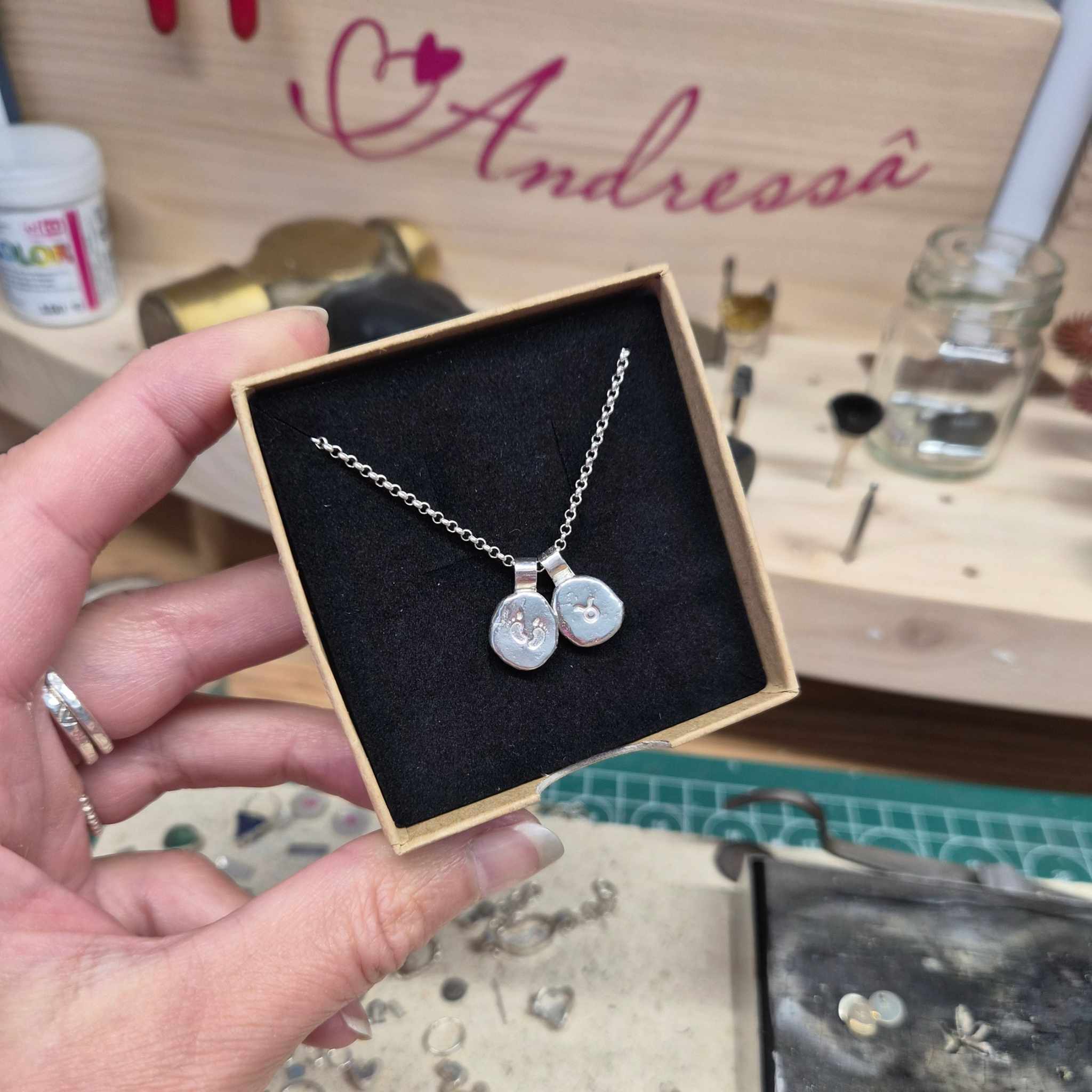 Babyfüße Kette mit Sternzeichen Handgeschmiedet 925 Silber Geschenk zur Geburt personalisiert andressa schmuck ruegen