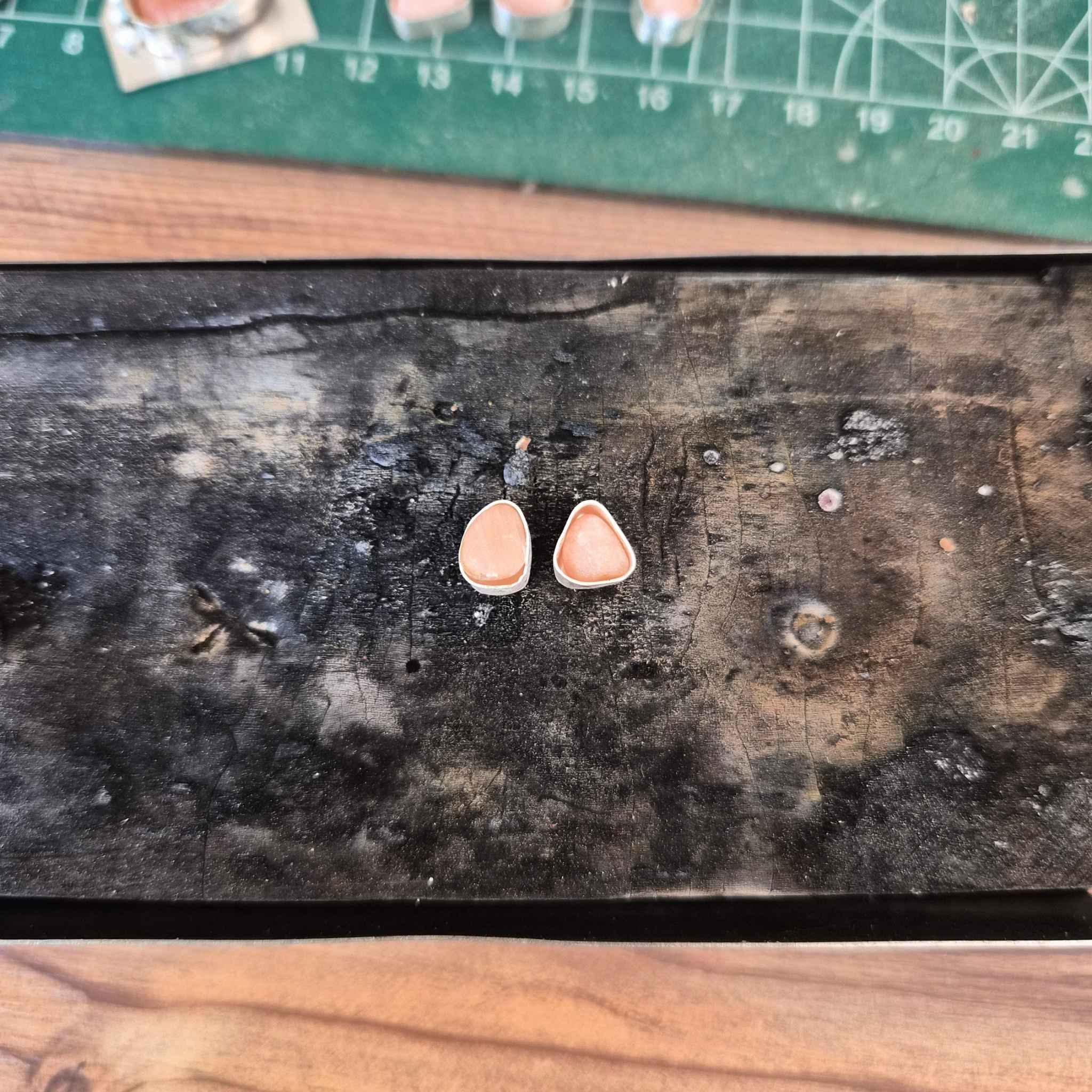 RESERVIERT Rosa Ostseejade Ohrstecker · 935 Silber · Handgeschmiedet von Rügen Andressa Schmuck Ruegen