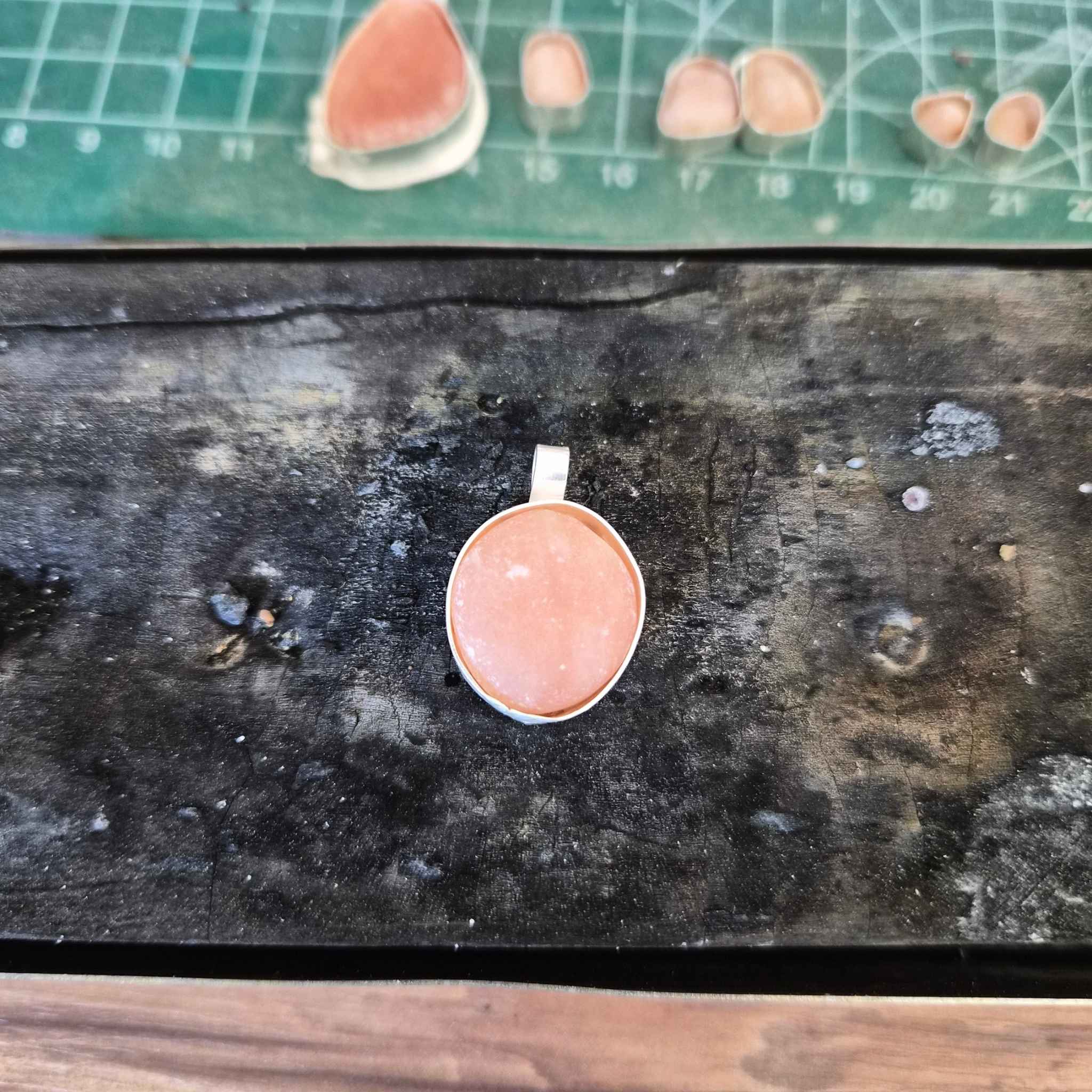 Rosa Ostseejade Kette rund · Handgeschmiedet 935 Silber · Stein von Rügen andressa schmuck rügen