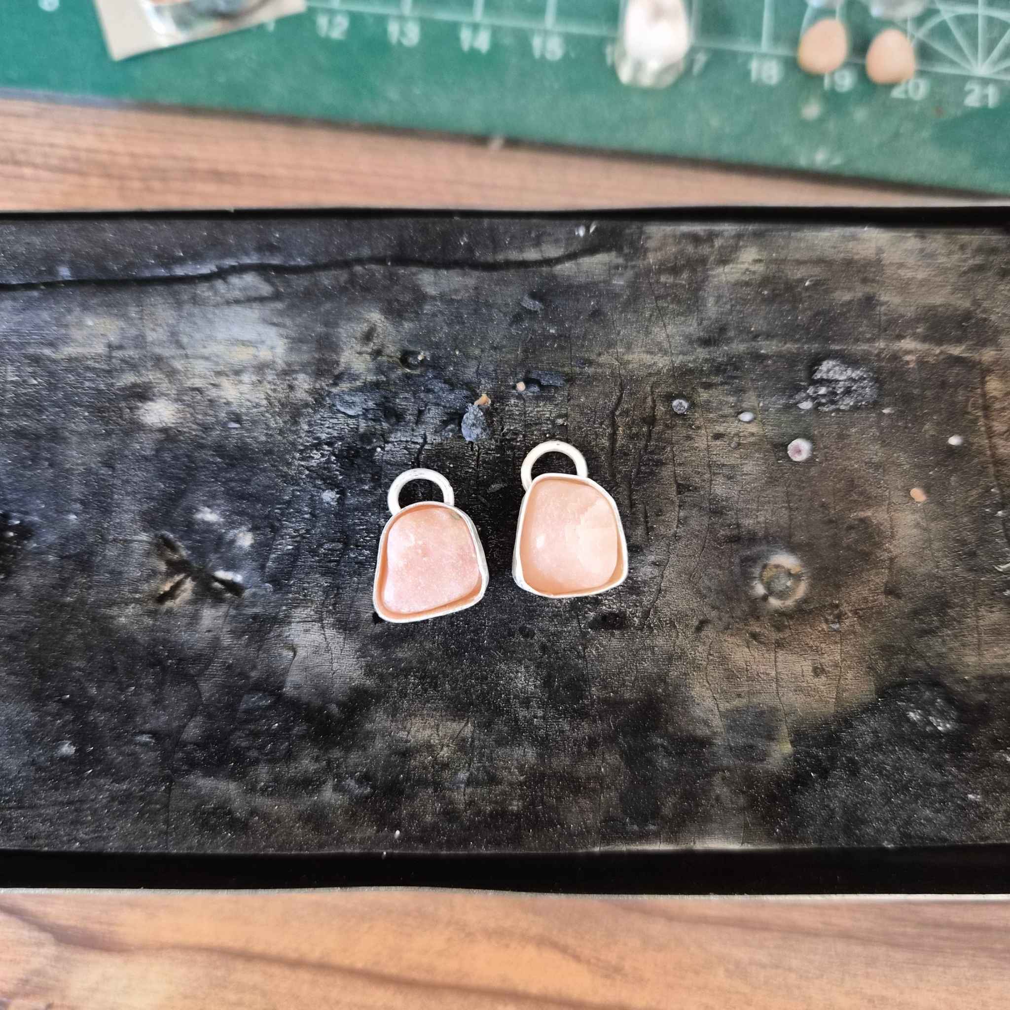 Rosa Ostseejade Ohrringe · Handgeschmiedet 935 Silber · von Rügen Andressa Schmuck Ruegen Ohrhaenger