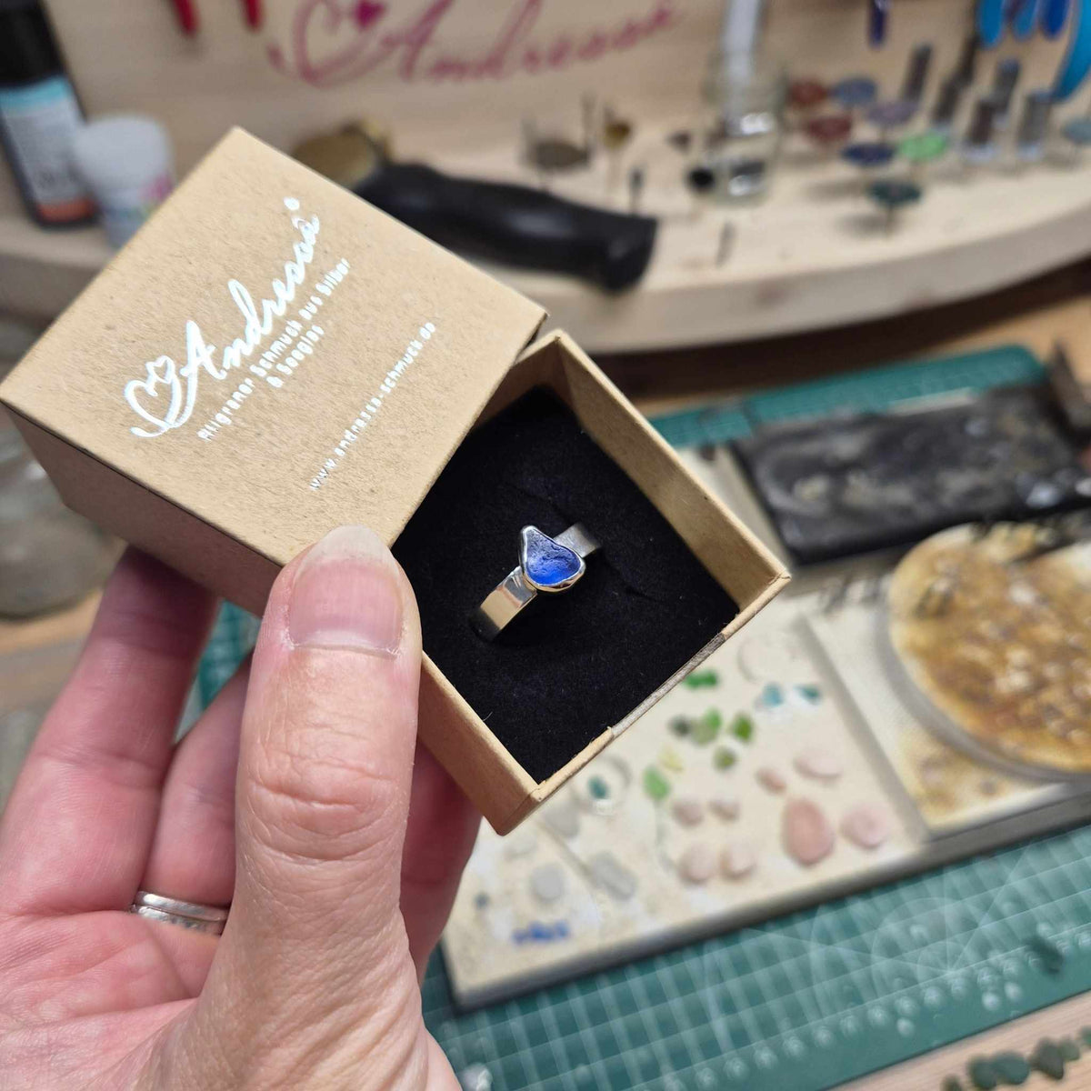 Seeglas Ring Blau · Handgeschmiedet 935 Silber · Bandring 5mm von Rügen