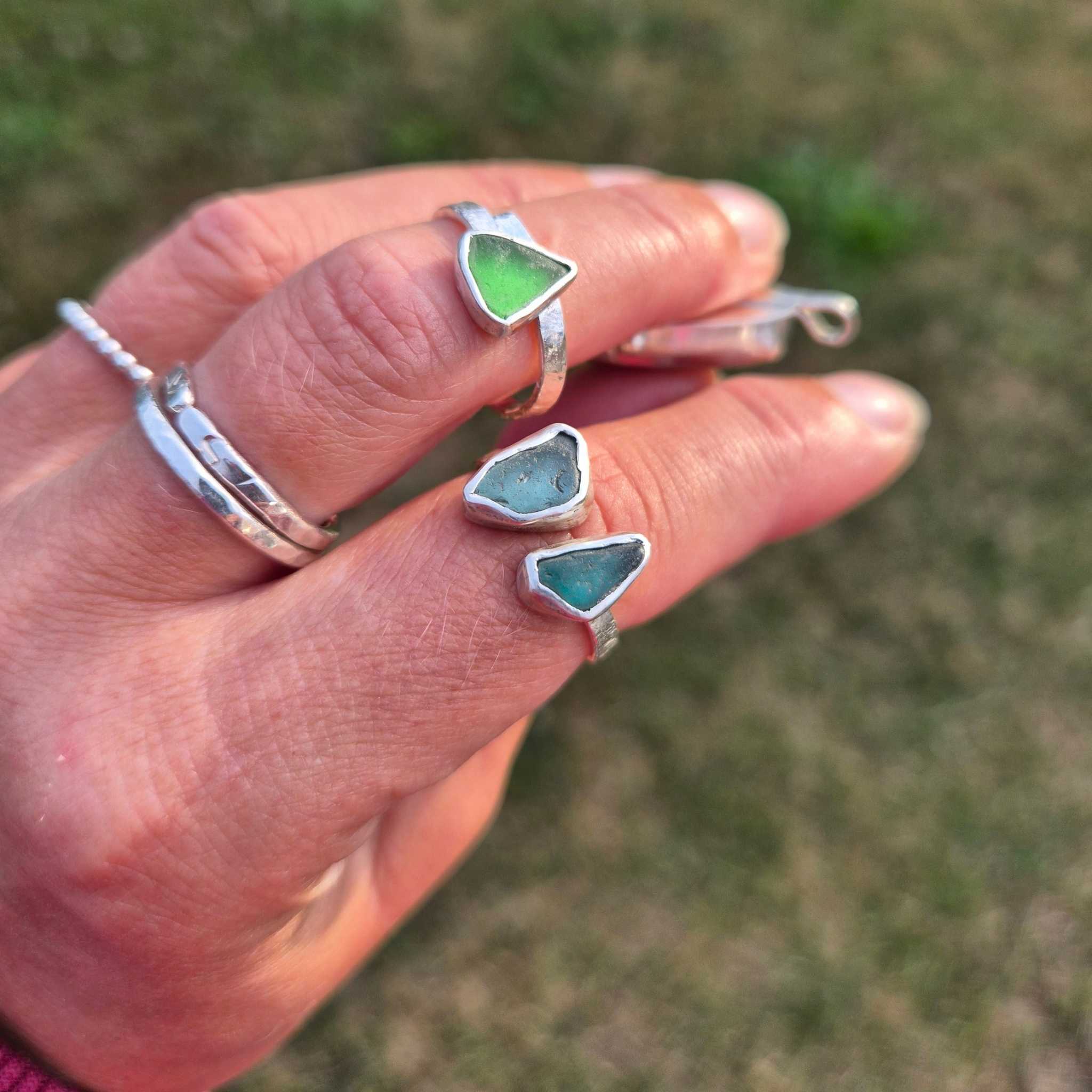 Seeglas Ring Duo · Handgeschmiedet 935 Silber · Zwei Seeglasstücke von Rügen