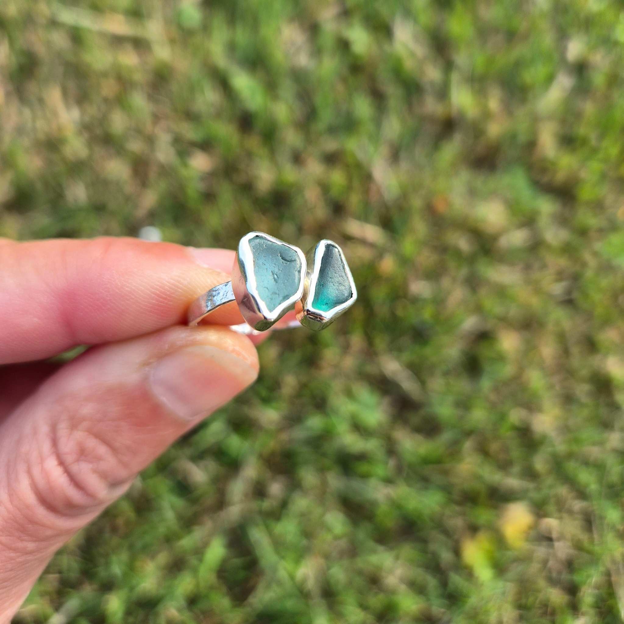 Seeglas Ring Duo · Handgeschmiedet 935 Silber · Zwei Seeglasstücke von Rügen