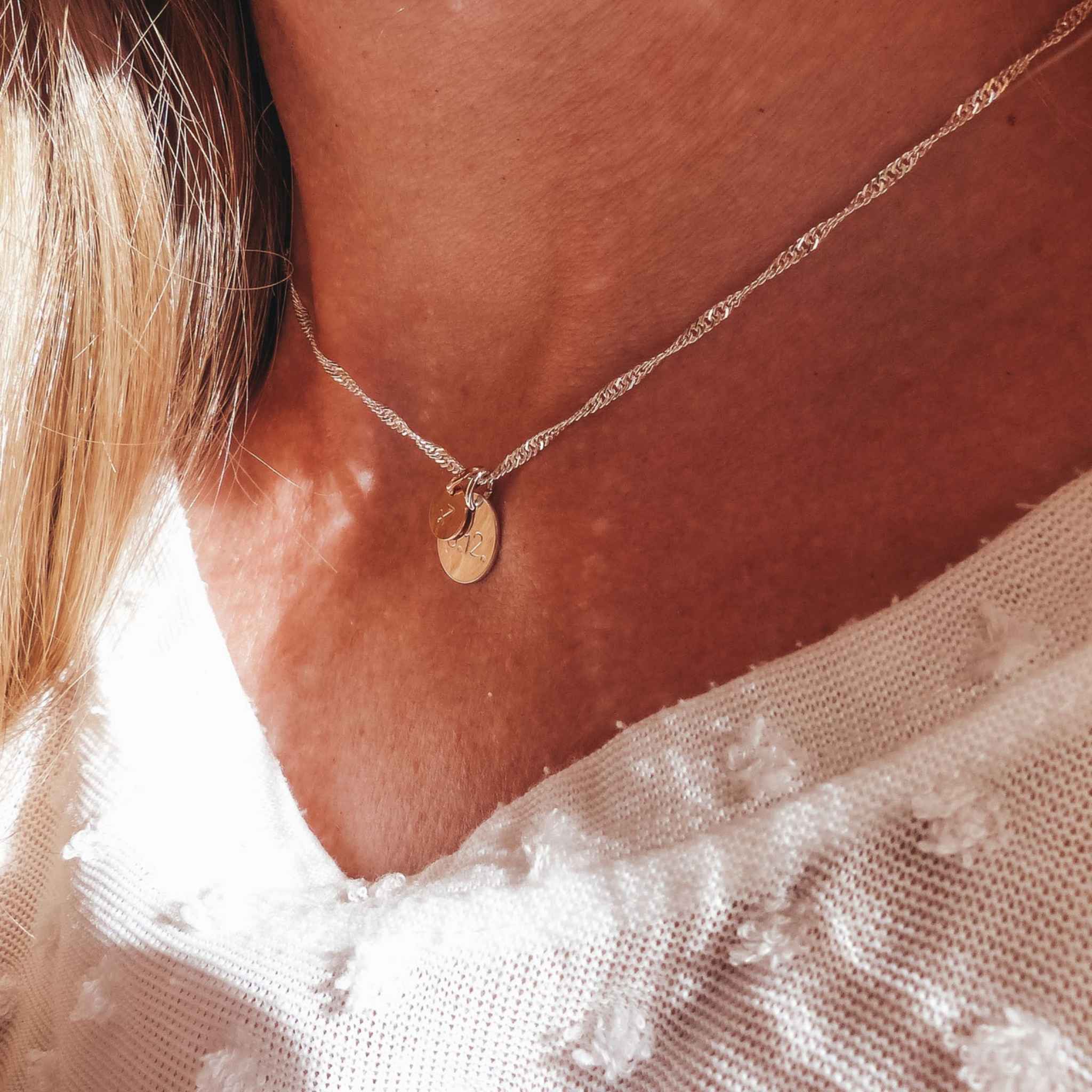 Sternzeichenkette personalisiert 925 Silber Datum Sternzeichen handgefertigt andressa schmuck ruegen