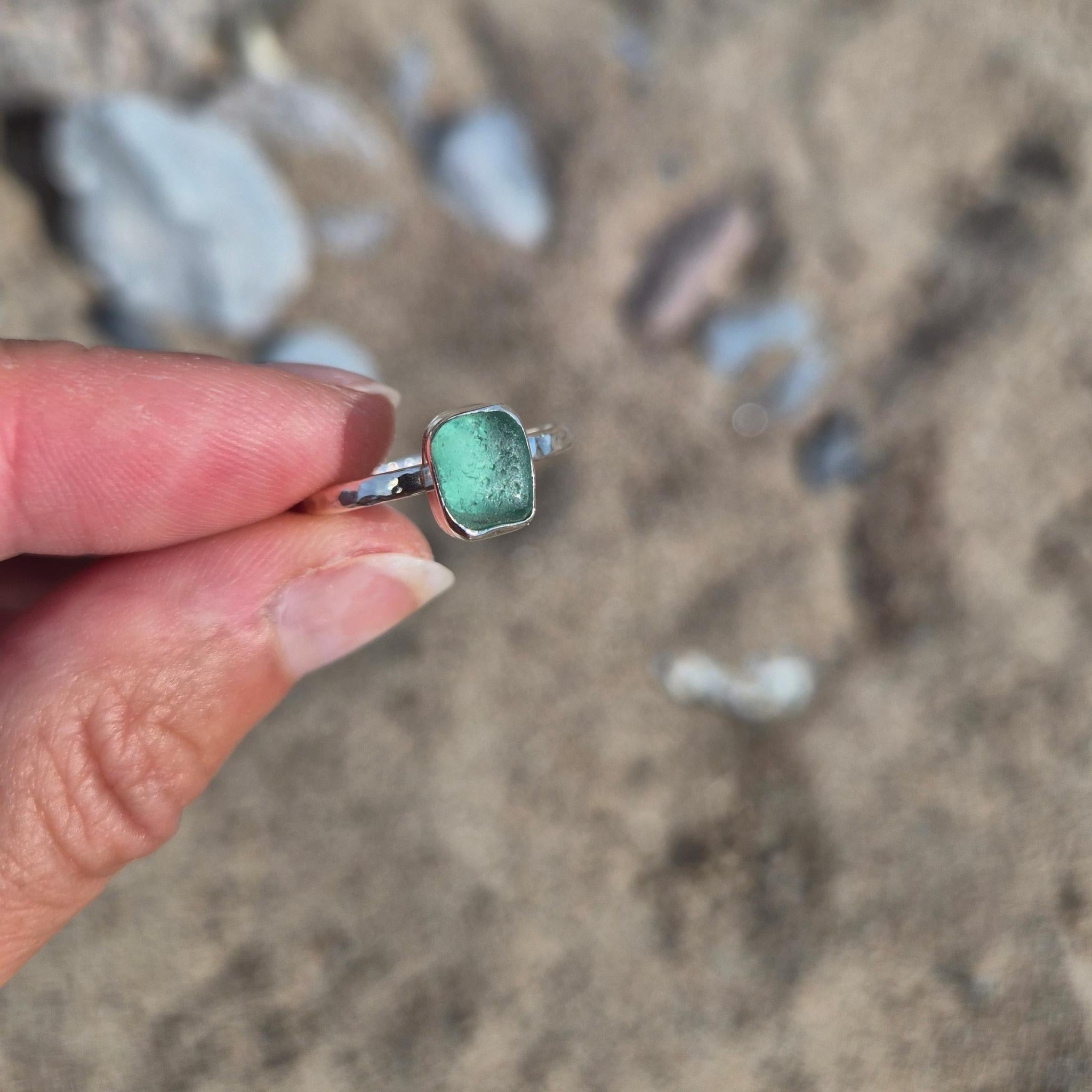 Verlobungsring Seeglas Aquamarin zart Hammerschlag | Rügen massiv Silber