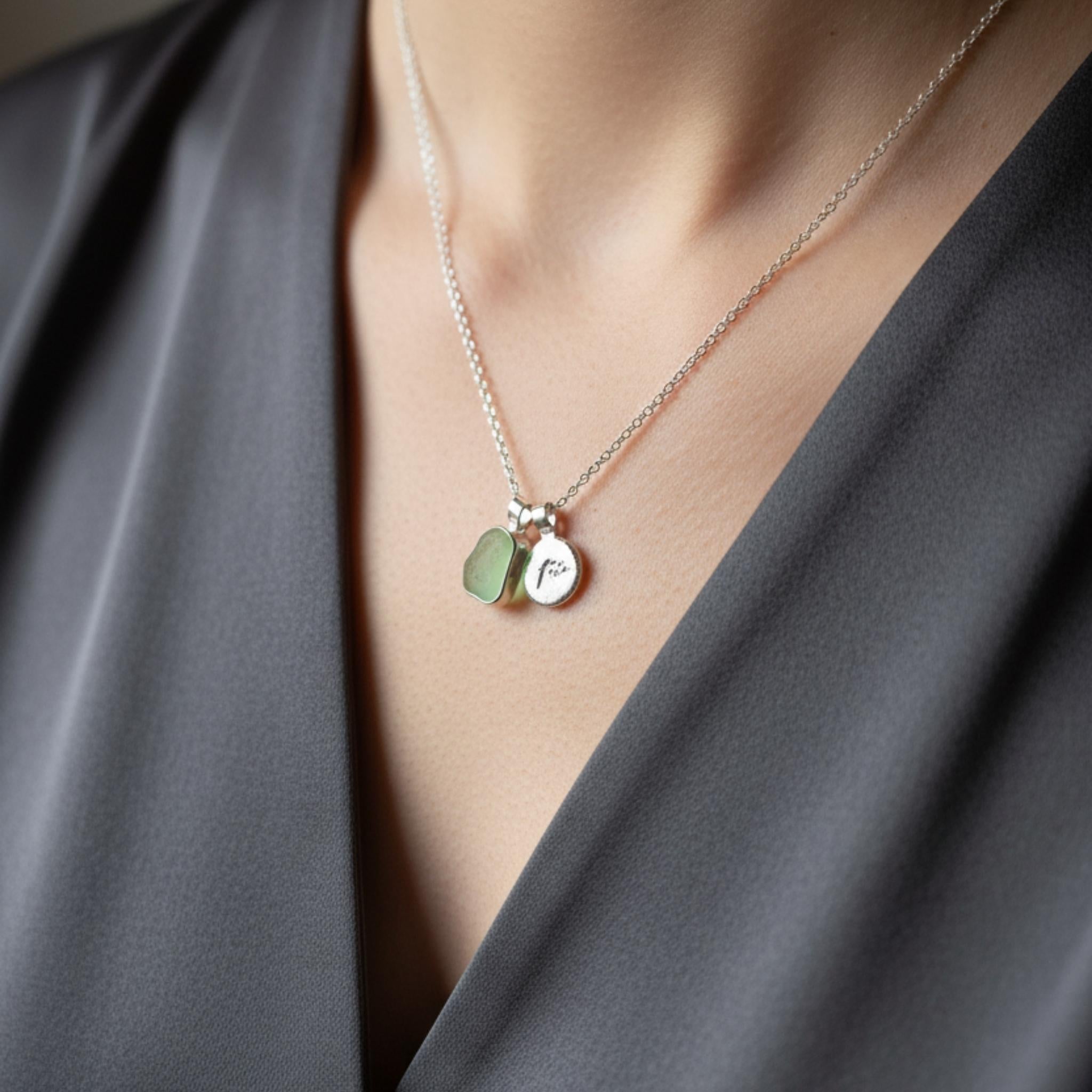 Seeglas Kette · Symbol-Anhänger · Naturfarben Grün, Aqua, Türkis