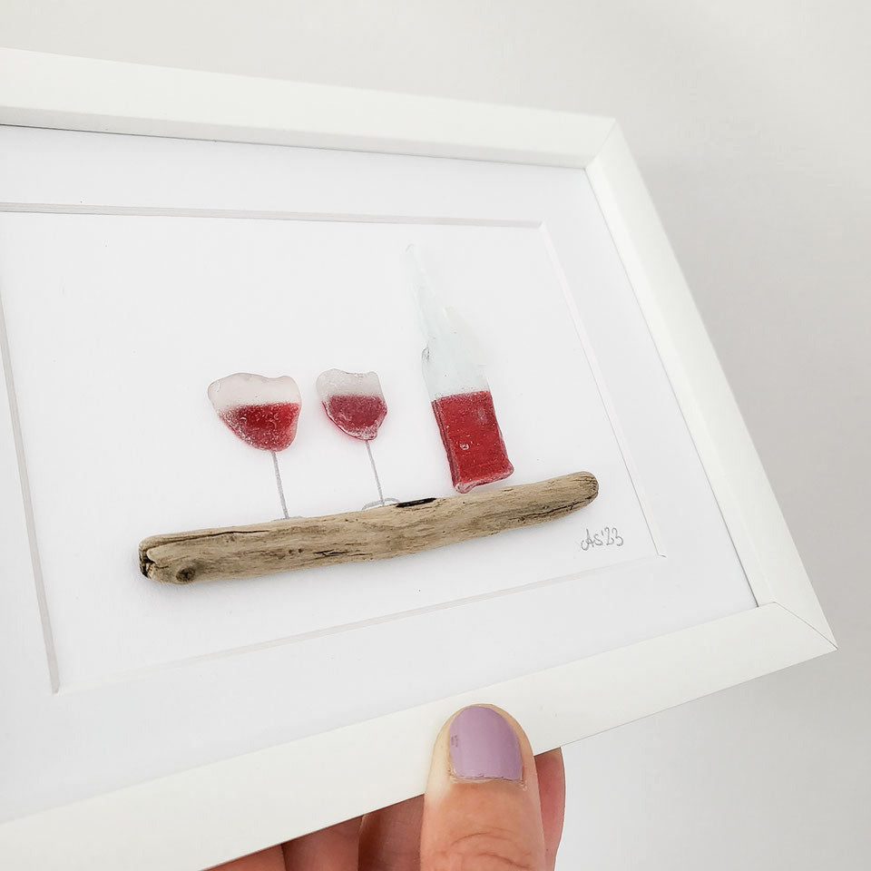 Seeglasbild Wein „Wine O’Clock“ - Geschenk für Weinliebhaber aus Seeglas