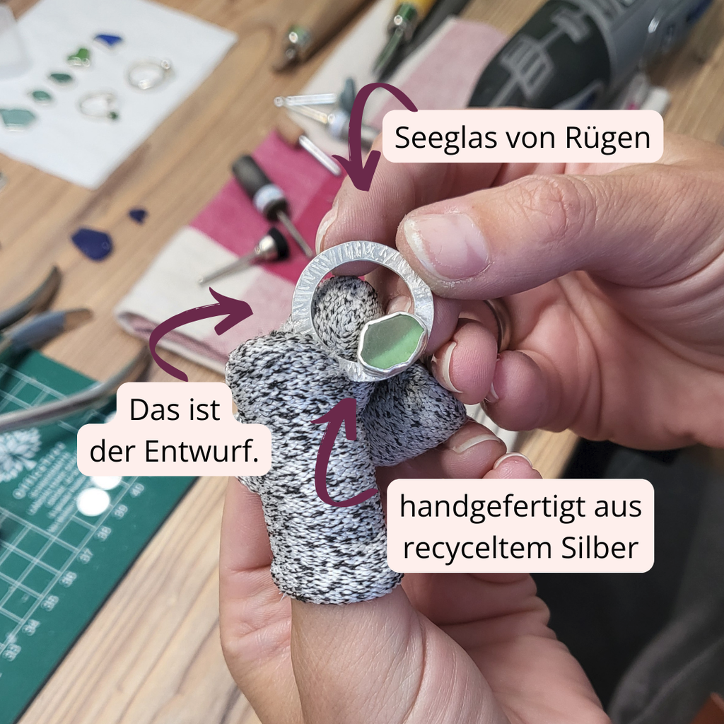 Anhänger mit gehämmertem Kreis und strahlendem Seeglas – Handgefertigter Meeres-Schmuck