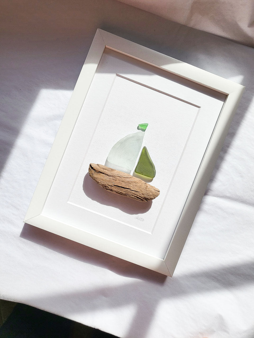 Seeglasbild Segelboot - mit Keramik, Treibholz und echtem Seeglas aus der Ostsee