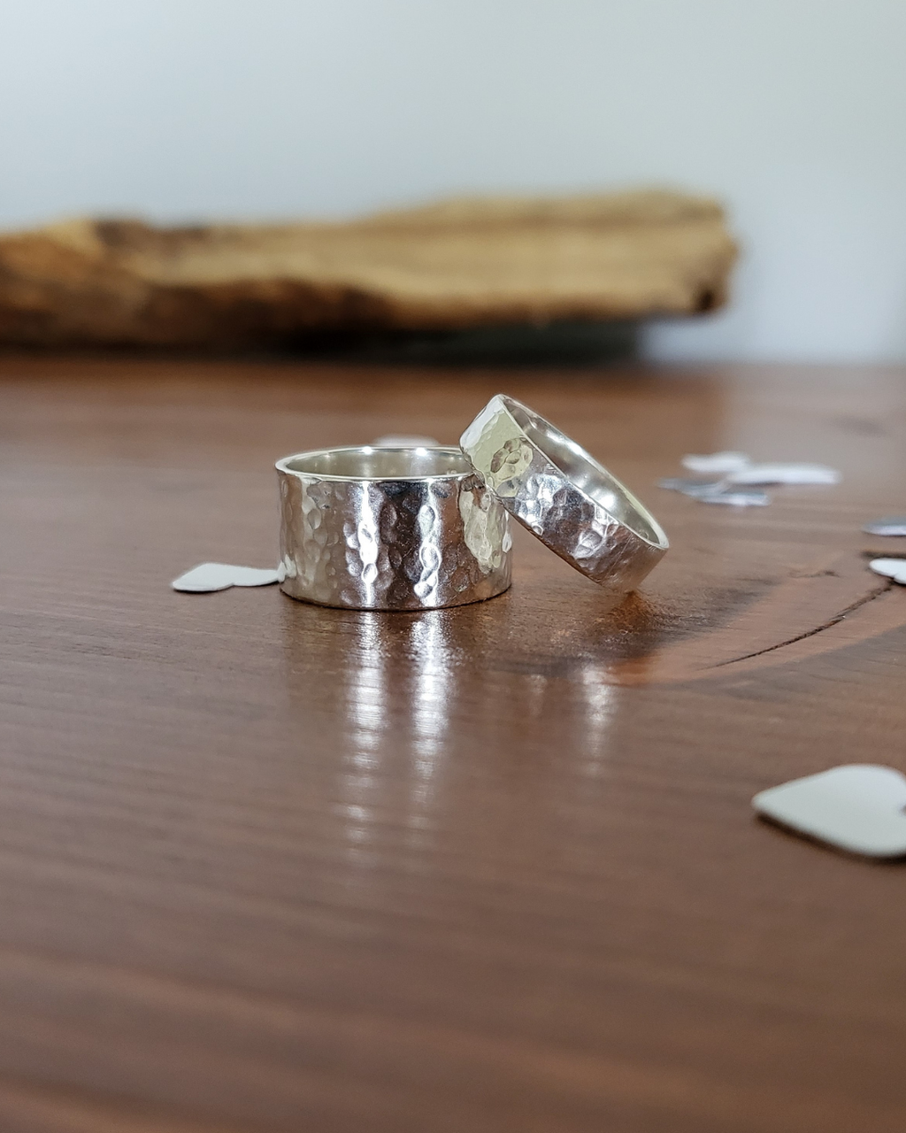 Partnerringe mit Gravur aus 935 Silber | Handgeprägt von Rügen