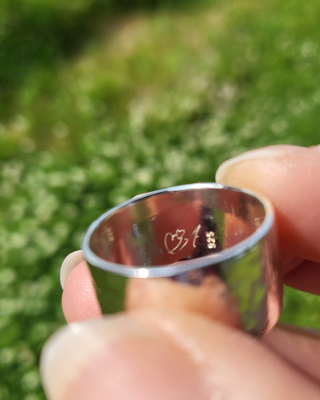 breiter Bandring aus recyceltem Silber - Nachhaltiger Statement-Schmuck für Männer & Frauen / Unisex