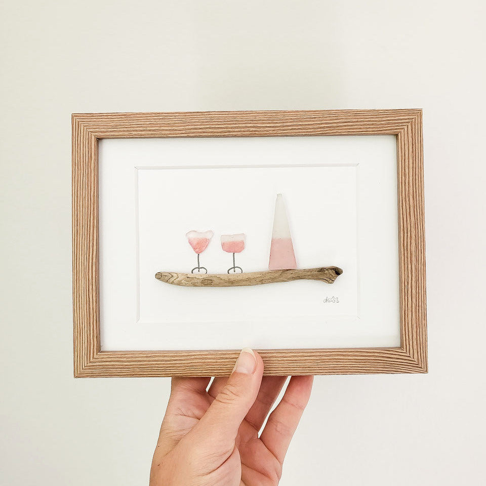 Seeglasbild Wein „Wine O’Clock“ - Geschenk für Weinliebhaber aus Seeglas