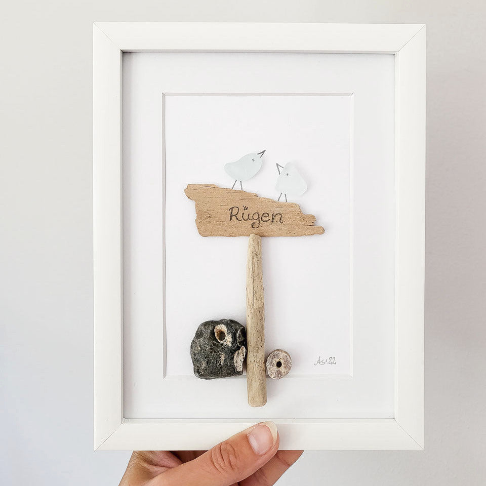Seeglasbild Rügen - mit Treibholz, einem Hühnergott, Donnerkeil und echtem Seeglas aus der Ostsee