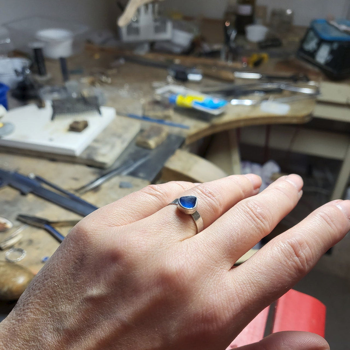 Seeglas Ring Blau · Handgeschmiedet 935 Silber · Bandring 5mm von Rügen
