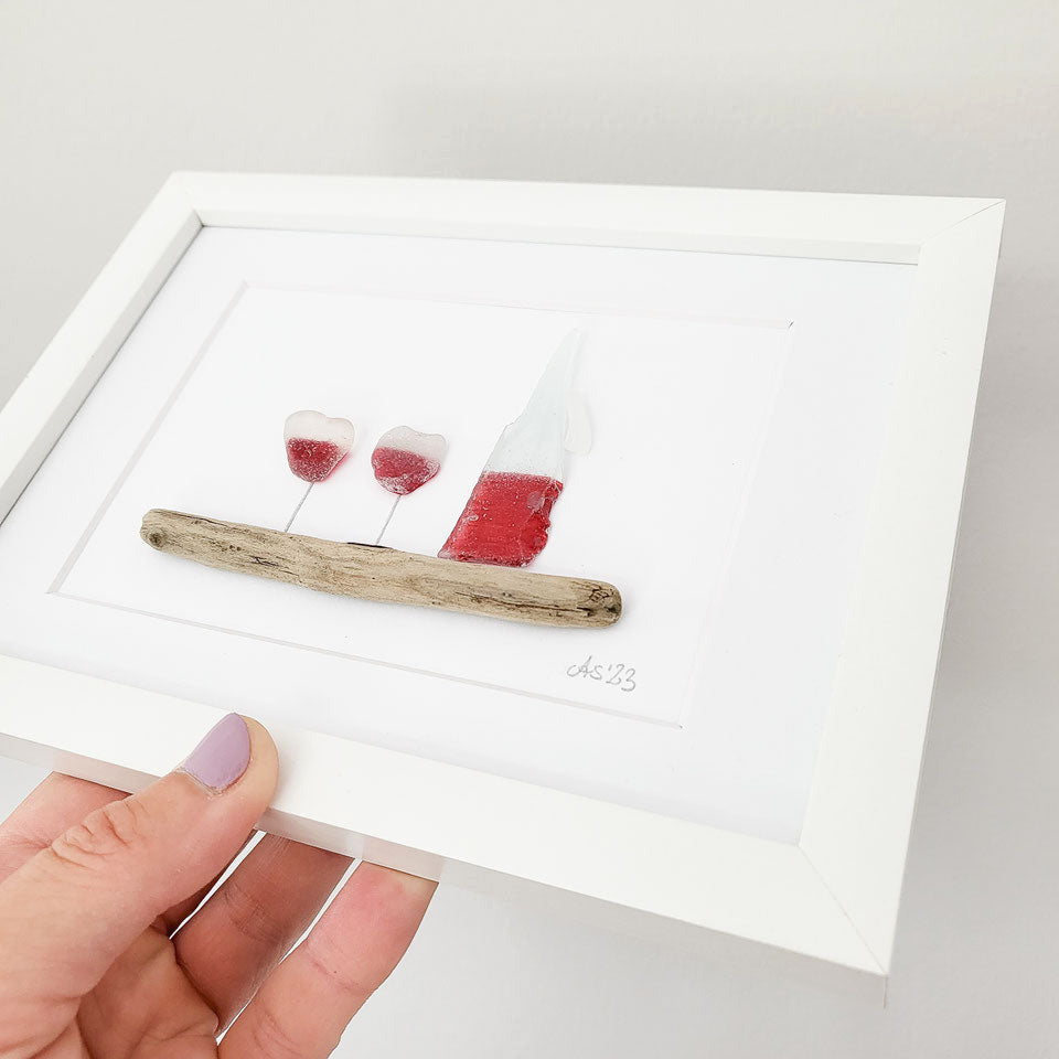 Seeglasbild Wein „Wine O’Clock“ - Geschenk für Weinliebhaber aus Seeglas