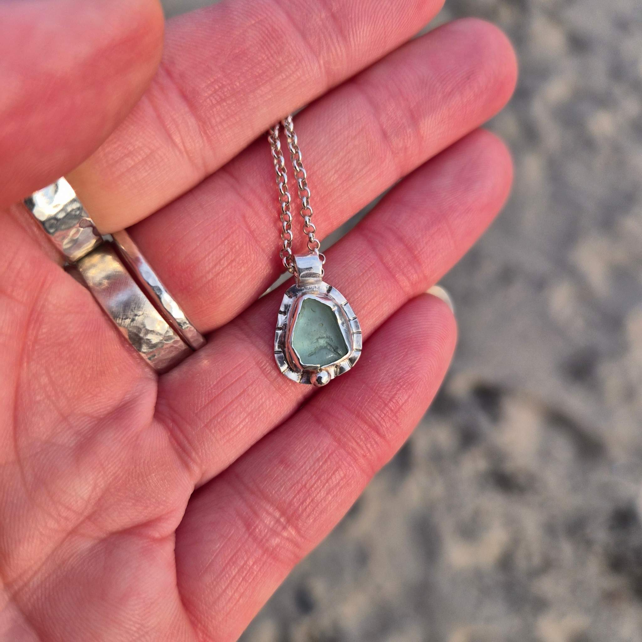 Meerglas Kette Sonnenstrahlen Fassung - Seeglas Aquamarin Silber Rügen