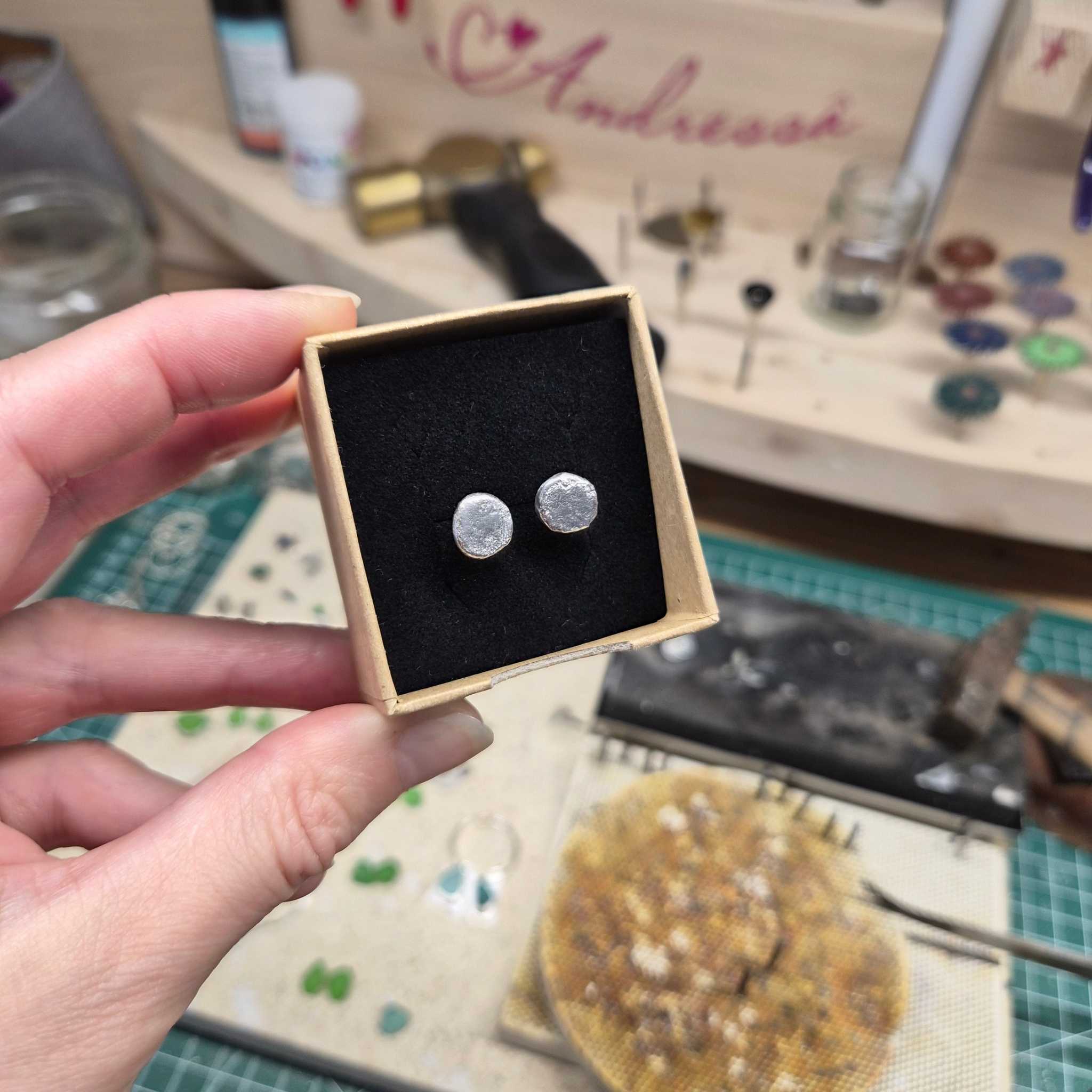 Silberne Ohrringe Stecker rund | Handgeschmiedet 925 Silber | pur oder mit Zeichen