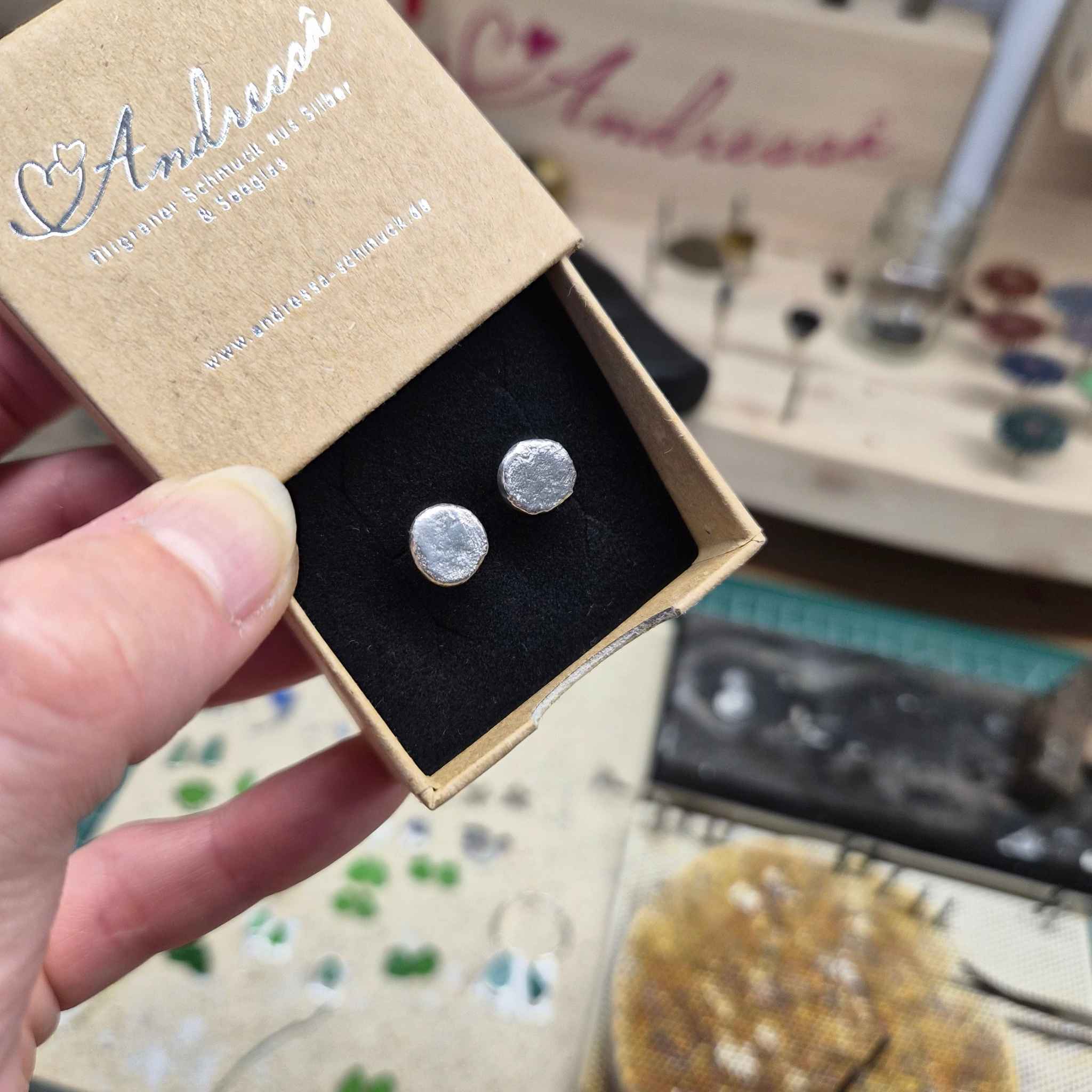 Silberne Ohrringe Stecker rund | Handgeschmiedet 925 Silber | pur oder mit Zeichen