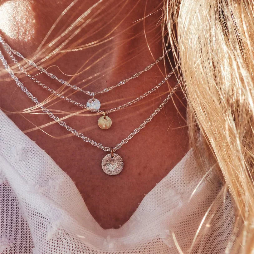 Silberketten kombinieren: So gelingt der perfekte Layering Look andressa schmuck ruegen