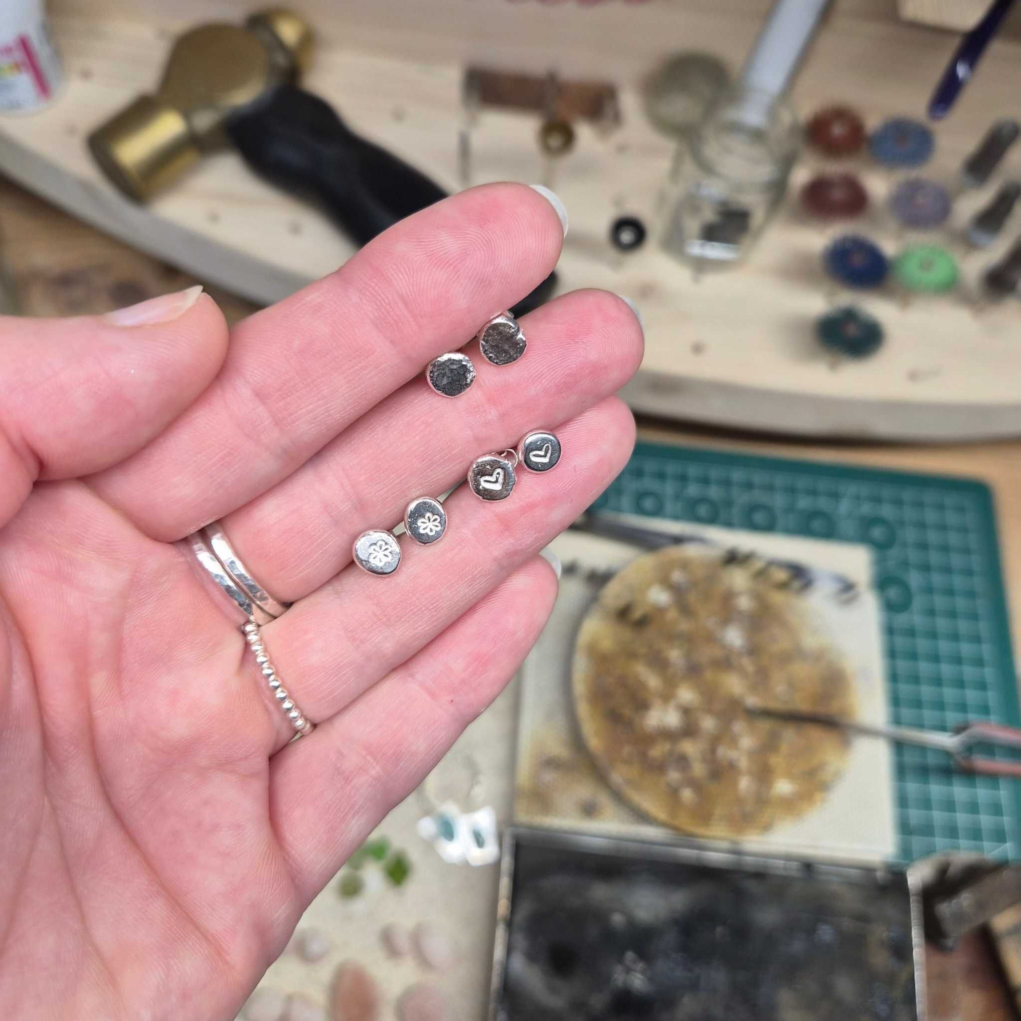 Kleine Ohrstecker 925 Silber | Handgeschmiedet | Pur, Herz oder Blume
