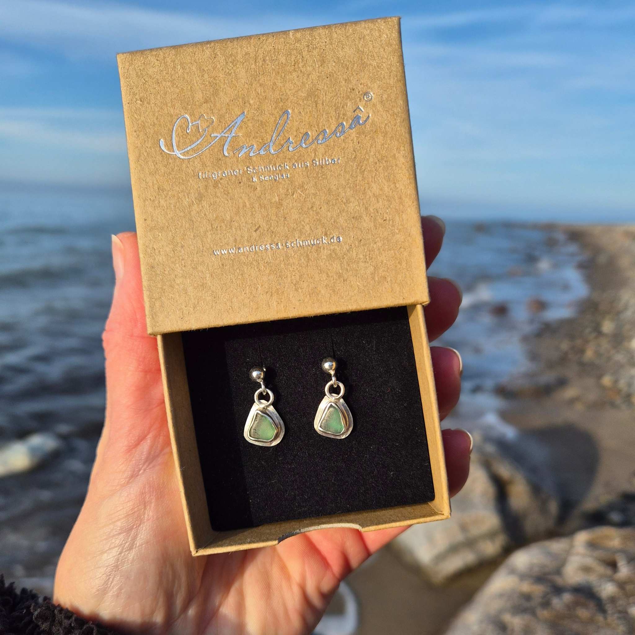 Ohrstecker Silber mit Seeglas - Handgeschmiedet auf Rügen