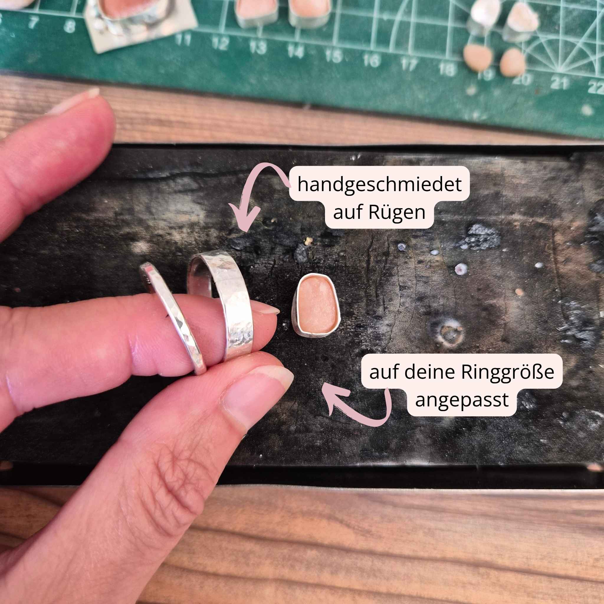 Rosa Ostseejade Ring · Handgeschmiedet 935 Silber · Hammerschlag von Rügen Andressa Schmuck Ruegen