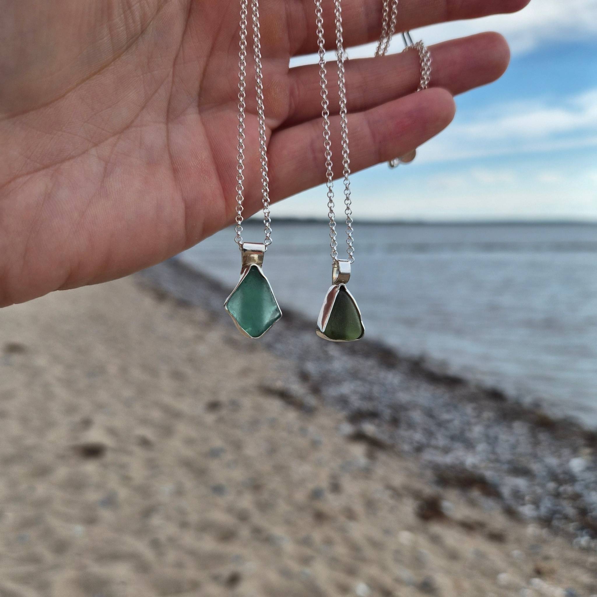 Seeglaskette Aquamarin Olivgrün geschmiedet auf Rügen Silber Ostsee