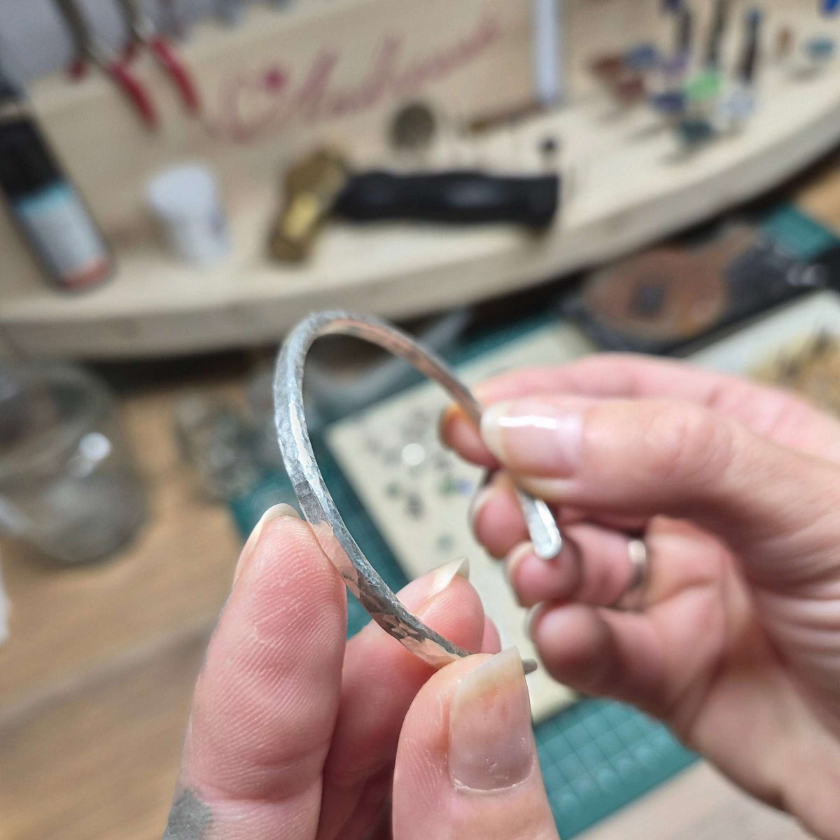 Silberarmreif handgeschmiedet · 935er Silber · pur oder personalisiert