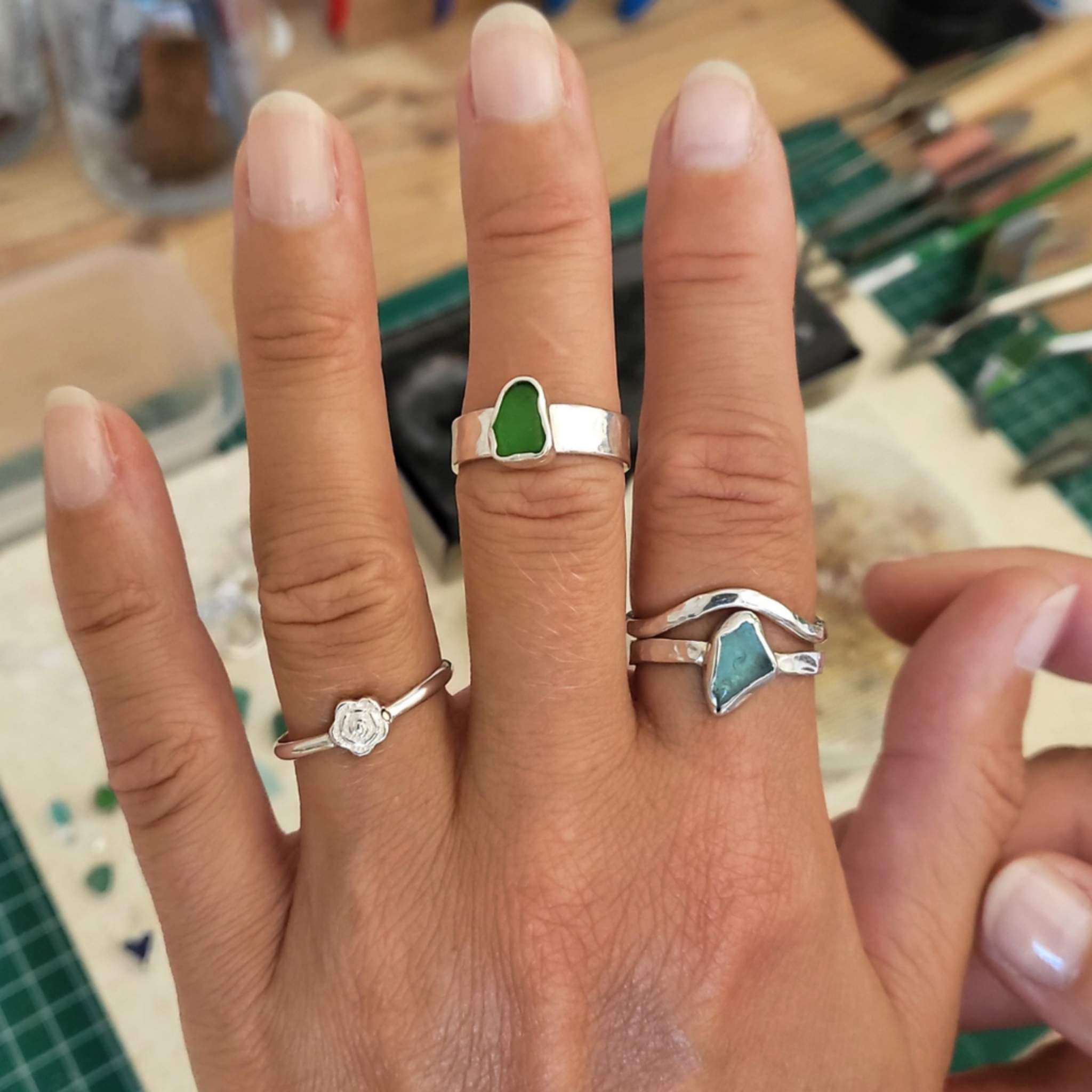 Wellenring Wavy - handgeschmiedeter Silberring mit Hammerschlagoptik andressa schmuck ruegen
