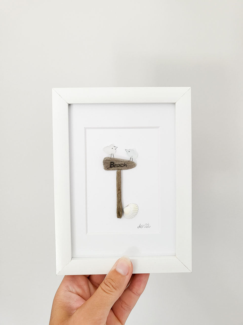 Seeglasbild Strand / Beach Schild - mit Treibholz, Muscheln und echtem Seeglas aus der Ostsee