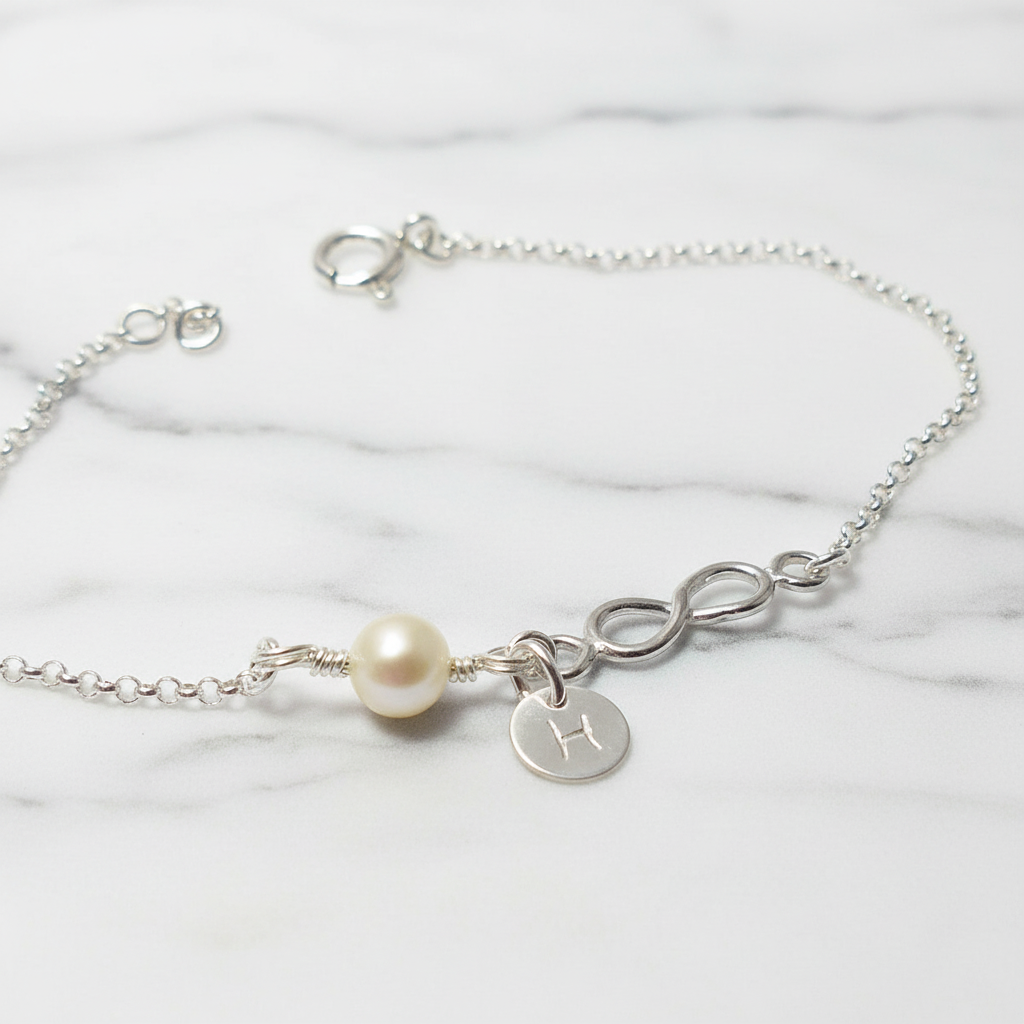 Infinity und Perle 925 Silberarmband Initialplättchen