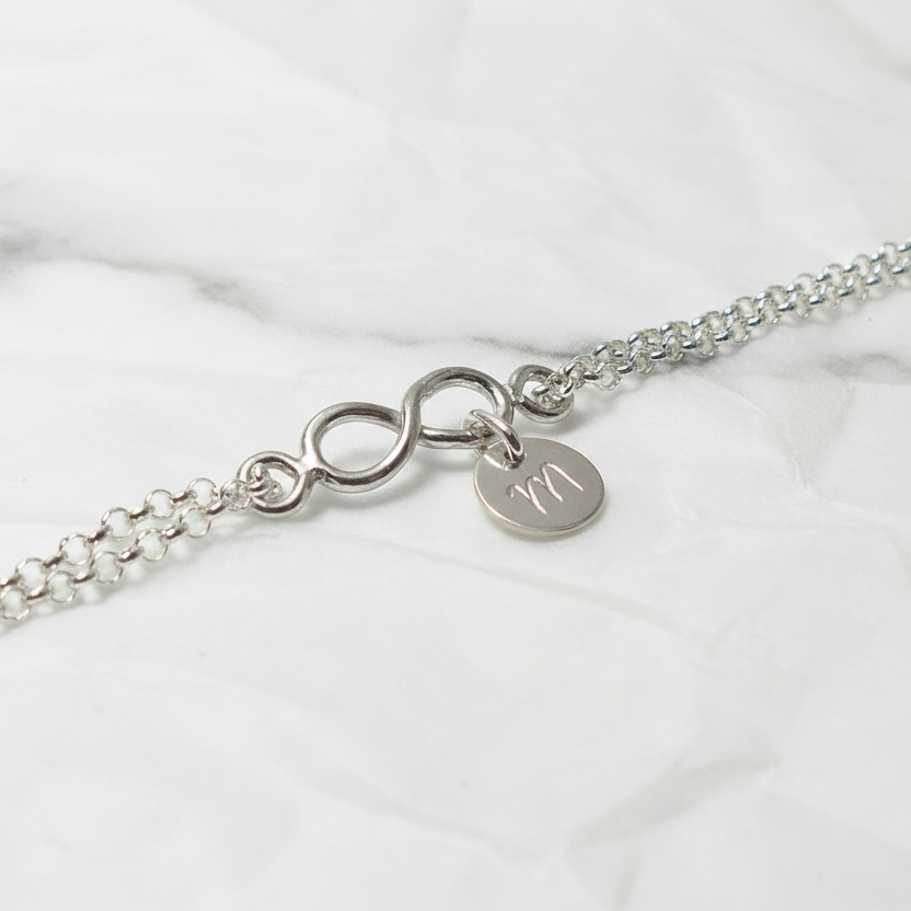 Initialen & Infinity 925 Silberarmband