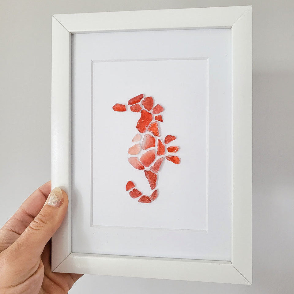 Seeglasbild Batik Seepferdchen - mit echtem Seeglas aus der Ostsee, das gefärbt worden ist