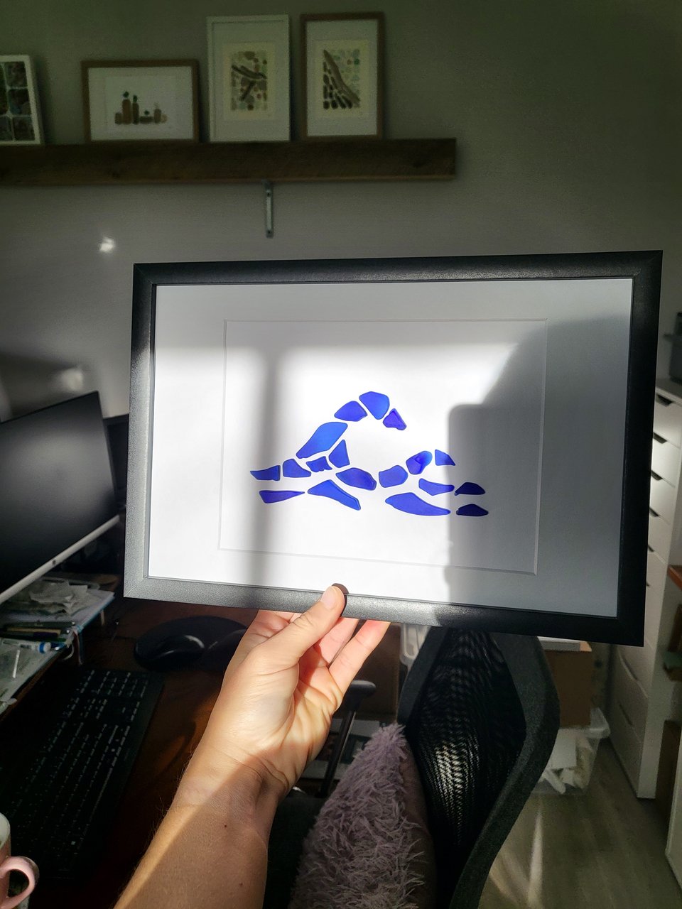 Handgemachtes Bild Wellengang einer blauen Welle aus Seeglas von Rügen