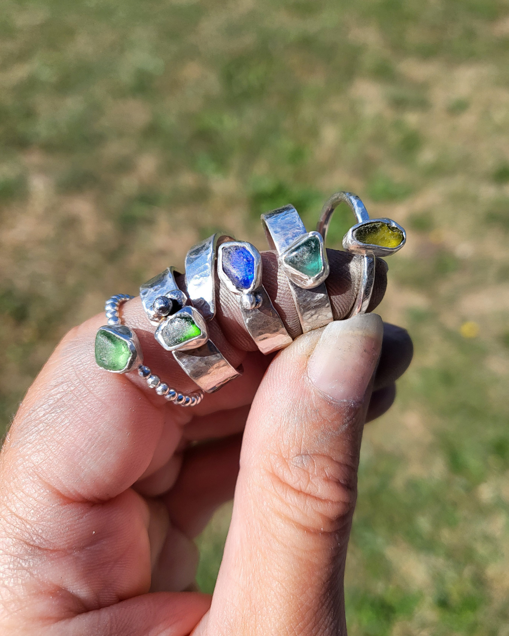 Seeglas Ringe von Rügen – Handgeschmiedet und nachhaltig aus recyceltem 935 Sterling Silber