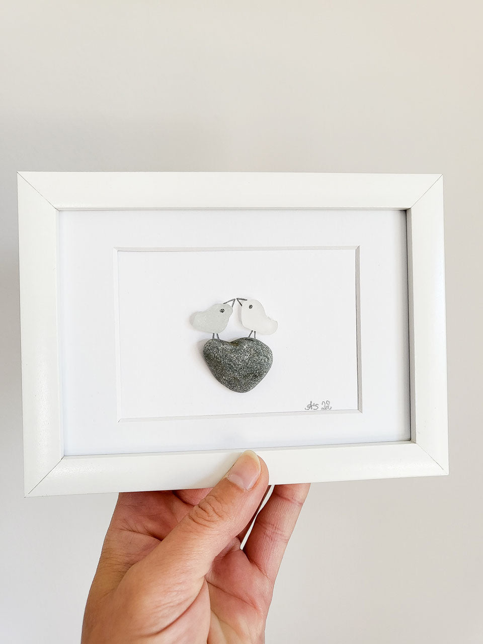 Seeglasbild Erster Kuss Personalisiert - mit einem Stein und echtem Seeglas aus der Ostsee