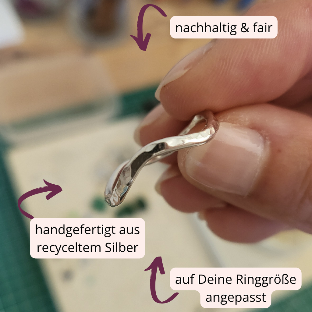 Wellenring Wavy – handgeschmiedeter Silberring mit Hammerschlagoptik