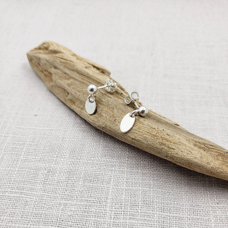 Ohrstecker mit einer kleinen Kugel und einem Plättchen 925 Silber / Namensschmuck