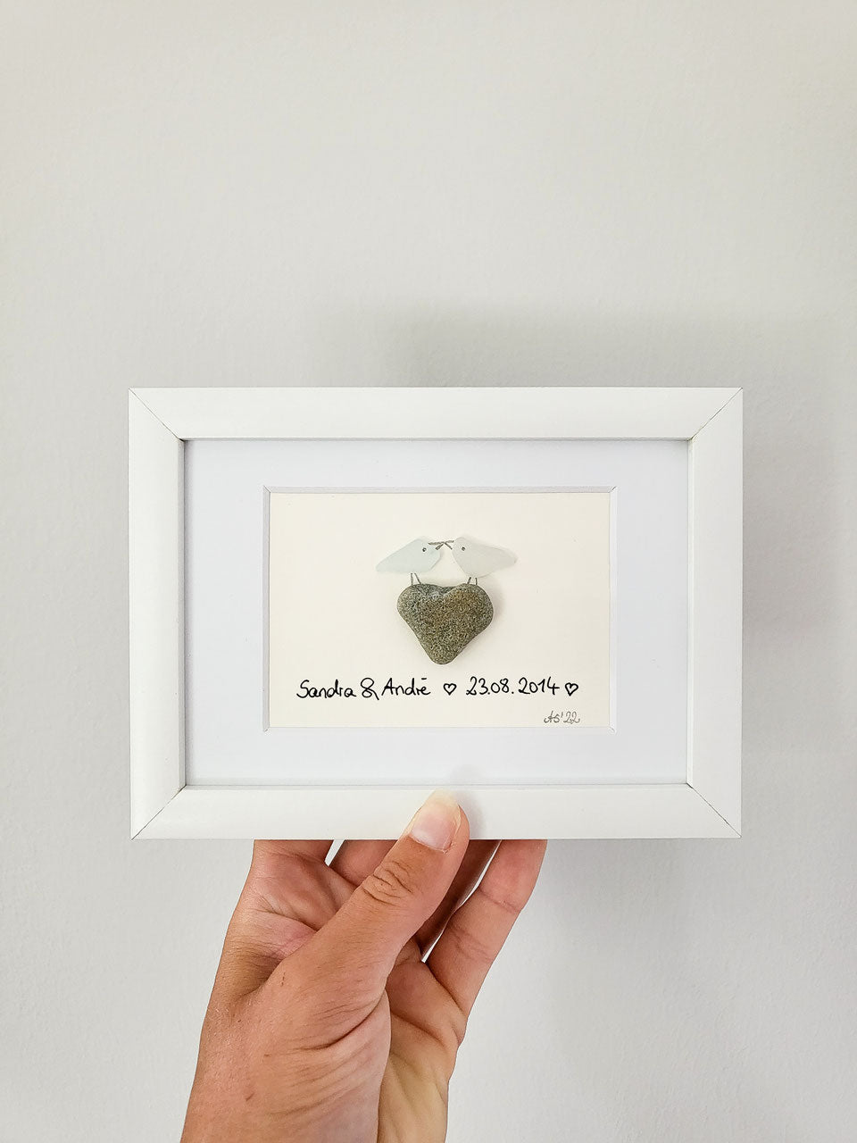 Seeglasbild Erster Kuss Personalisiert - mit einem Stein und echtem Seeglas aus der Ostsee