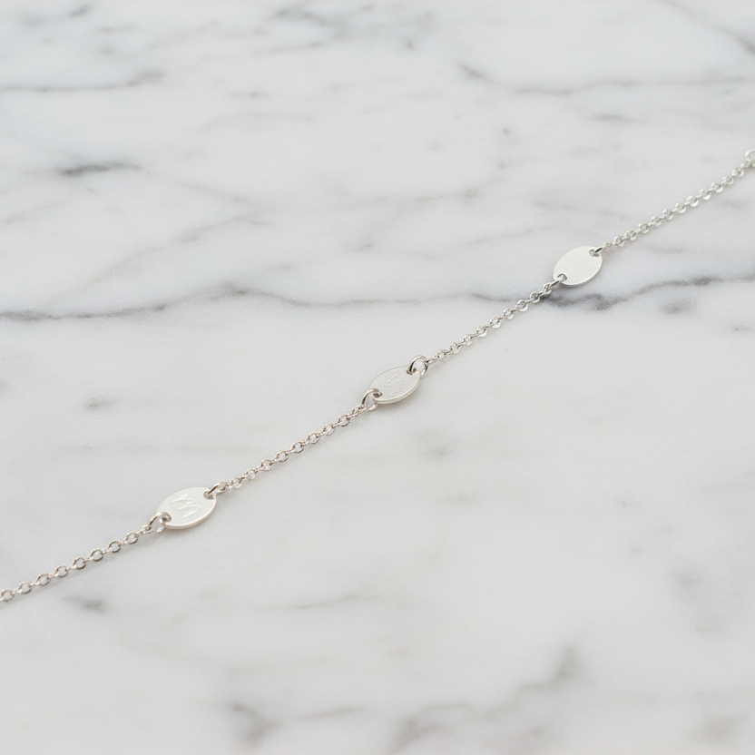 Andressa - 3 ovale Initialen 925 Silberarmband versetzt