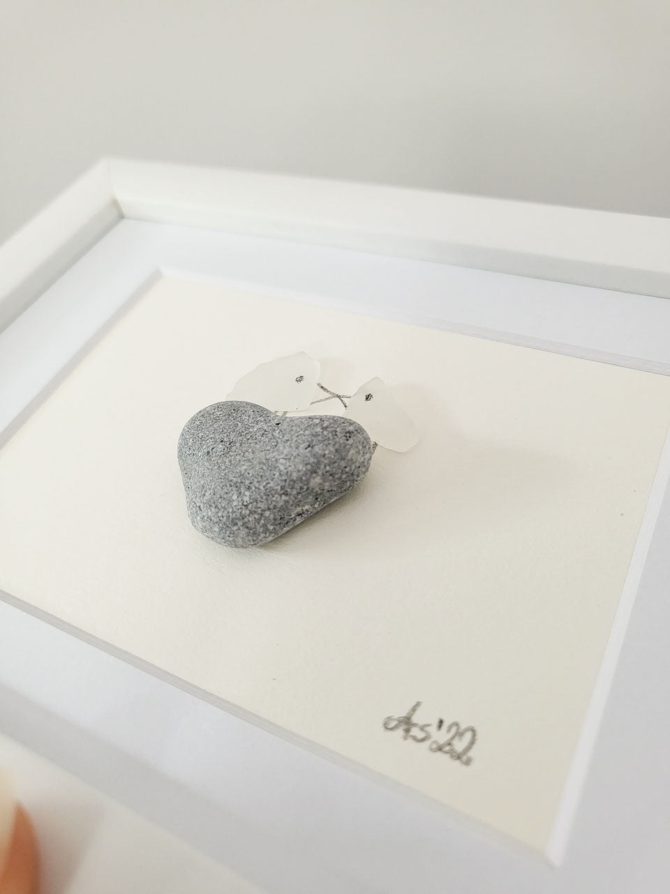 Seeglasbild Erster Kuss Personalisiert - mit einem Stein und echtem Seeglas aus der Ostsee