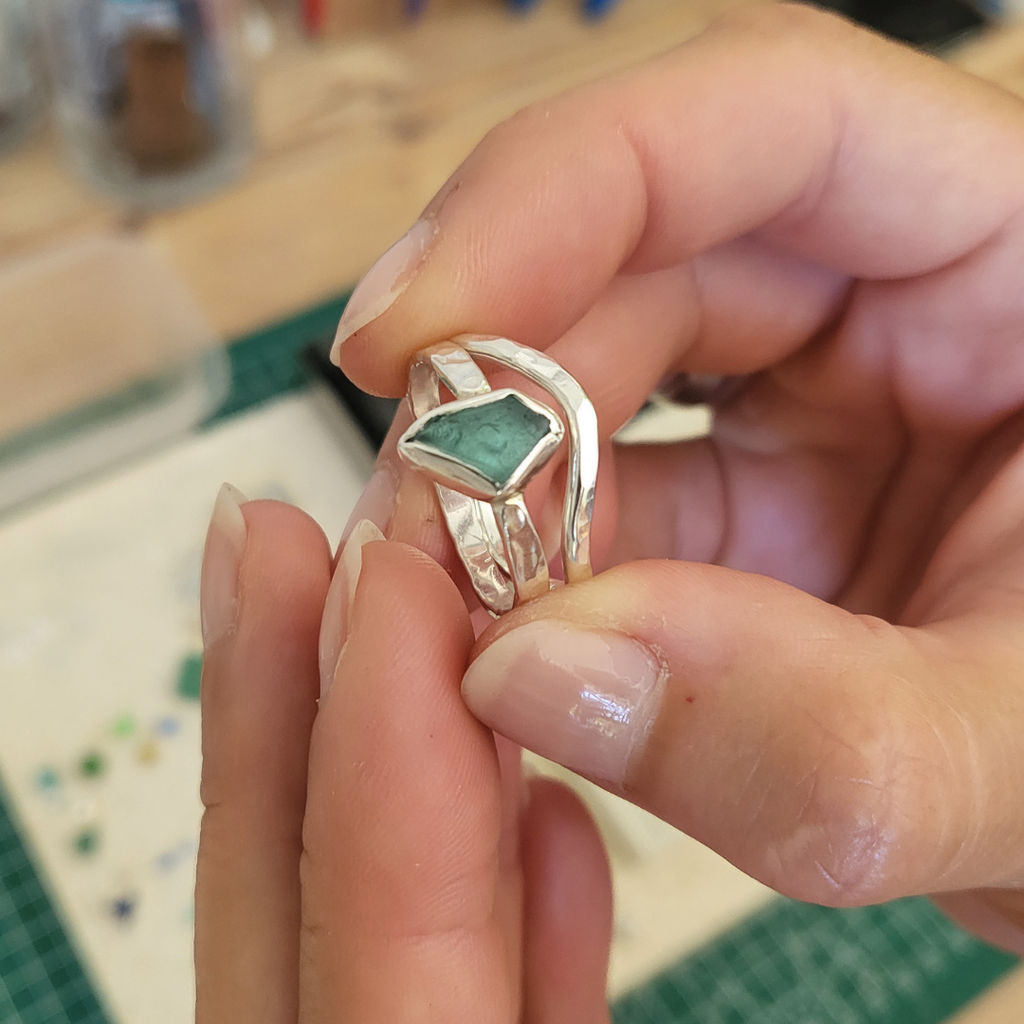 Wellenring Wavy – handgeschmiedeter Silberring mit Hammerschlagoptik