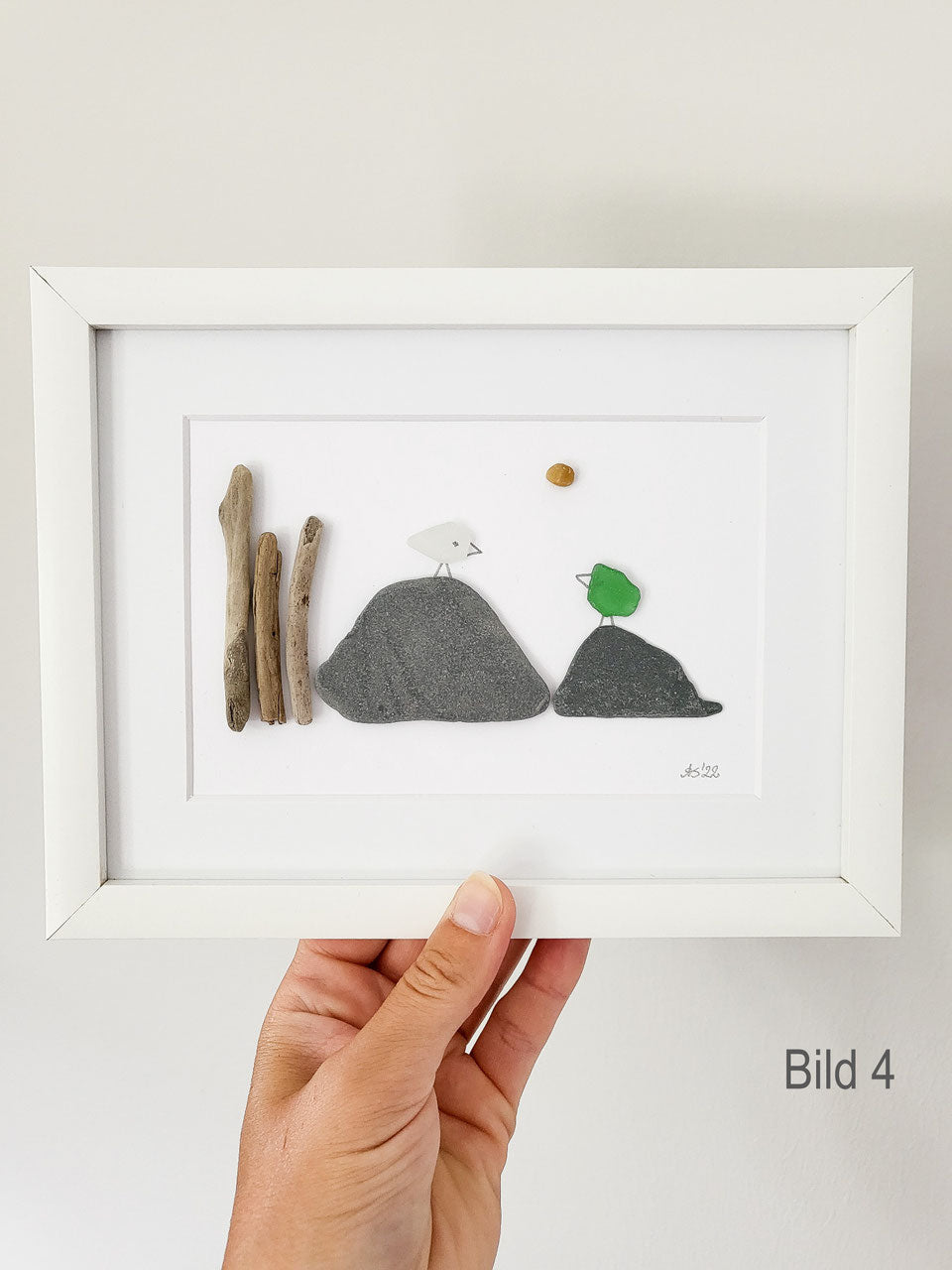 Seeglasbild Steinküste - mit Treibholz, Steinen und echtem Seeglas aus der Ostsee