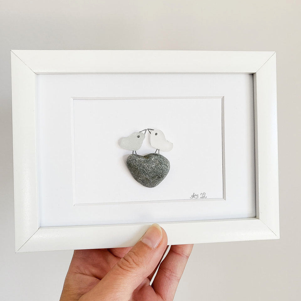 Seeglasbild Erster Kuss - mit einem Stein und echtem Seeglas aus der Ostsee