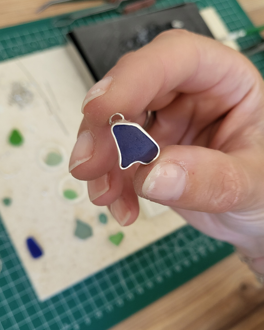 Cobaltblaue Seeglas Silberketten mit echtem Seeglas von Rügen