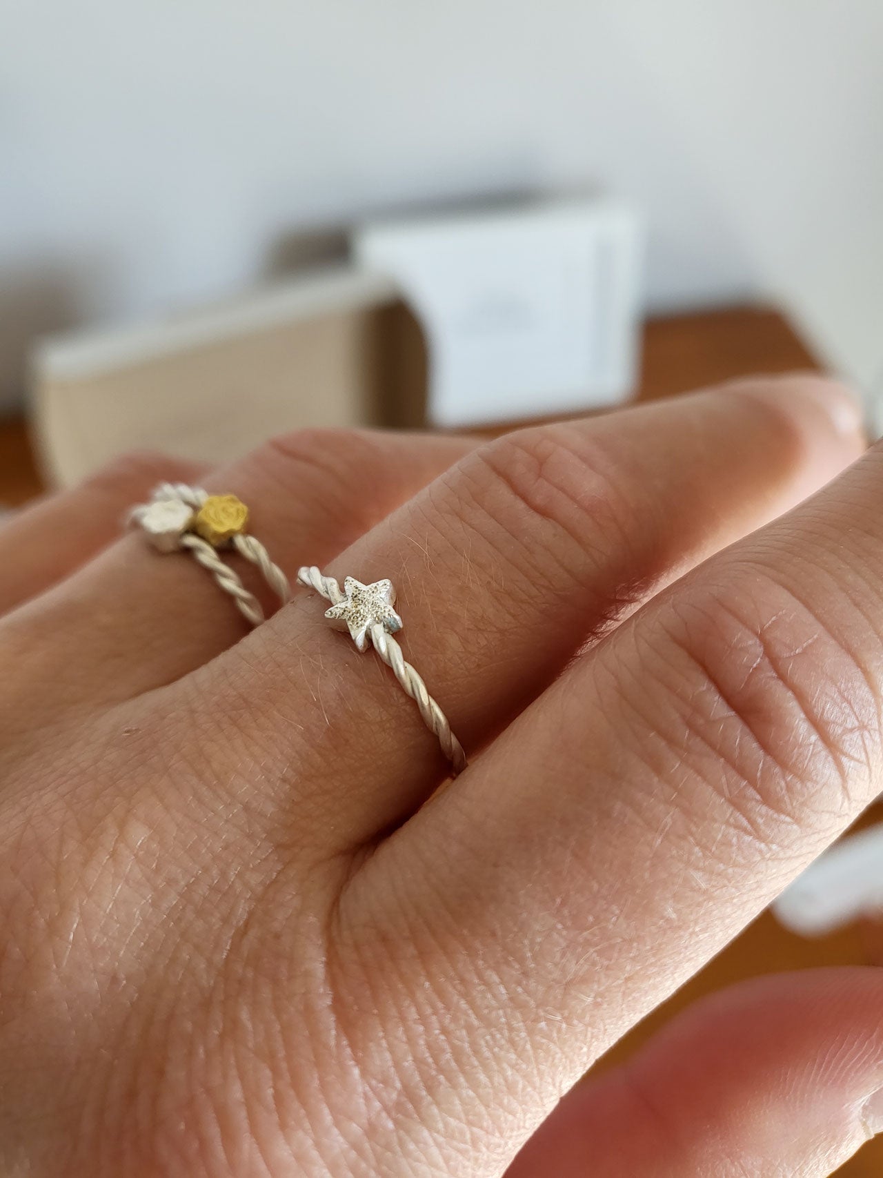 Schmuck für Sternenkinder : Handgefertigter Sternenring als einfühlsames Geschenk.